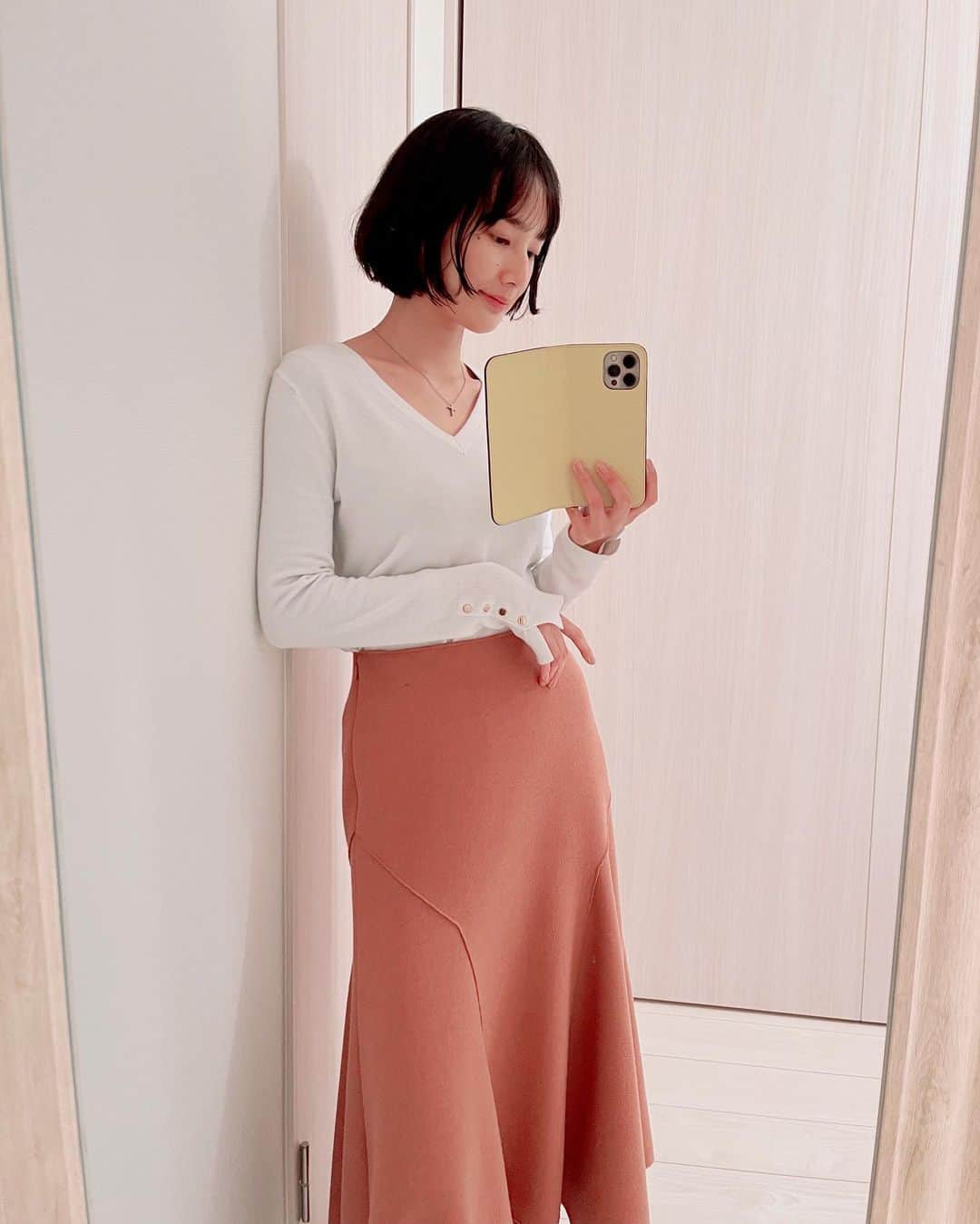高嶋香帆のインスタグラム：「昨日の。 最近はママ役、ＯＬ上司役など今まで縁が無かった役が出来る様になってきました👶嬉しいですね。  本日も素敵な一日を。」
