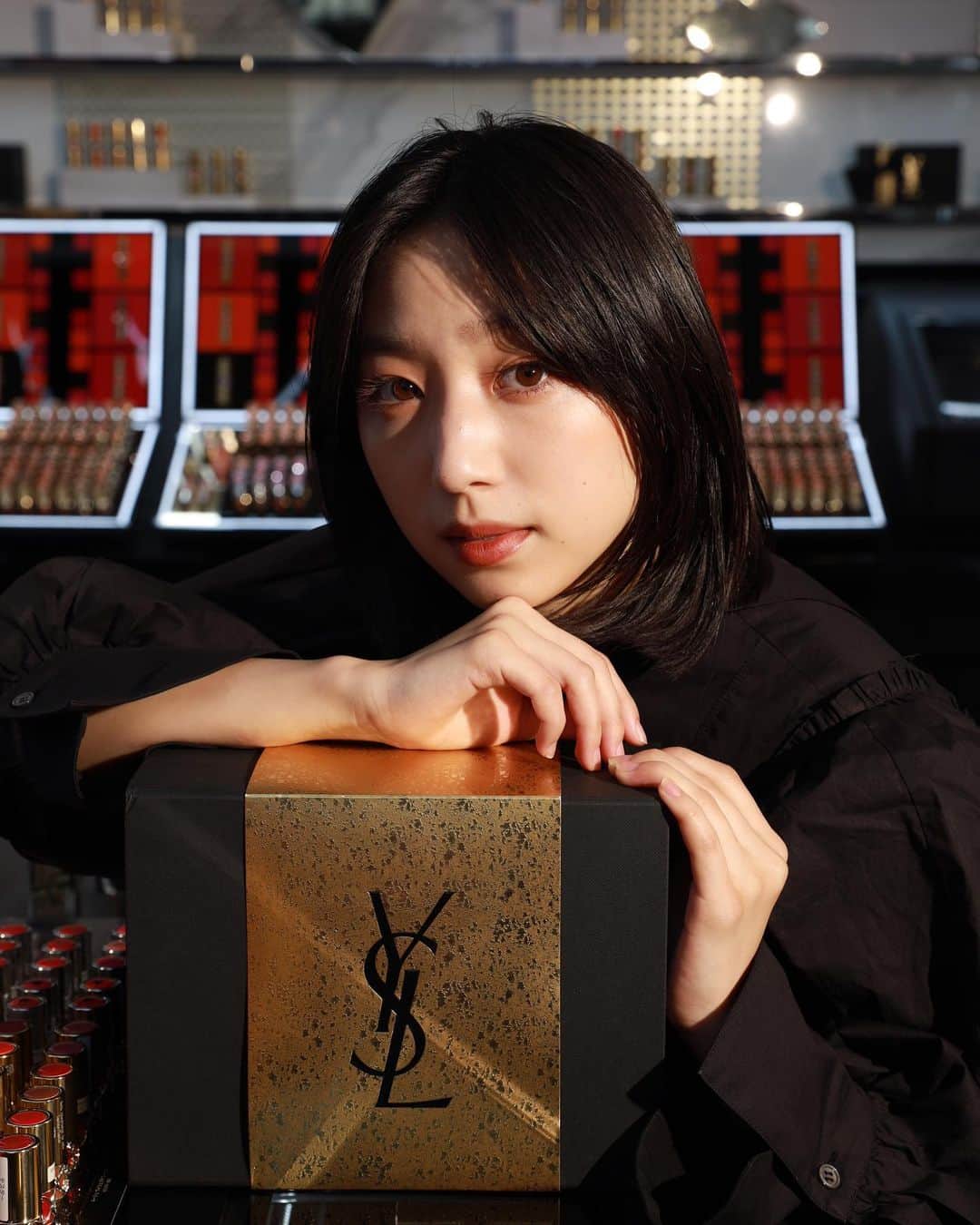 坂東希のインスタグラム：「YSL BEAUTY  バーチャルギフトブティックが 本日から12月25日まで期間限定で オープンしています💄  先日体験してきました！ とっても可愛かったです🎁 ゲームでギフトがもらえたり、 ギフト選びをサポートしてくれたり、 これほしい！って おねだりするのに使えたり🤗  これからの季節に活用できると思うので皆さんぜひ🎁  @yslbeauty  #YSLバーチャルギフトブティック #LIBRE」