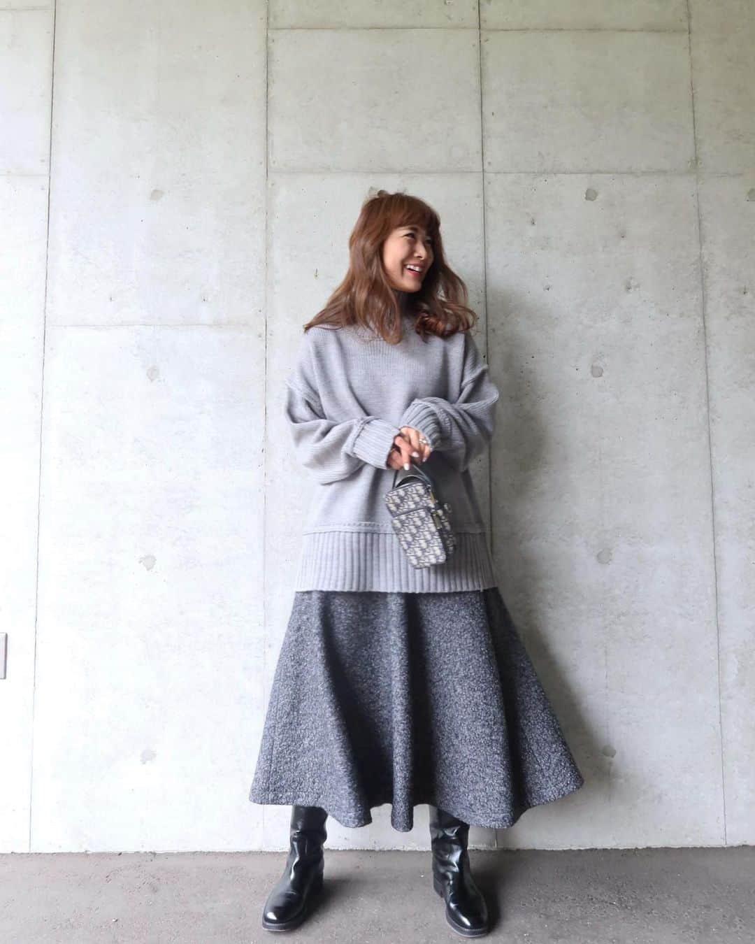 Mai Wakimizuのインスタグラム：「ショーパンと同素材のウールスカート。出せるだけ出したこのボリューム感に一切の妥協なし！シンプルだけどコートを着ても負けないぐらいの存在感で、更に高級感もある一枚♡思わずクルッと一周踊ってしまう＼(^o^)／機能面もしっかりあって、暖かいです♡ニットはもうコメントの必要がないほど必須アイテムね♡笑 knit&skirt:#linkable @linkable_official(明日2日発売)」