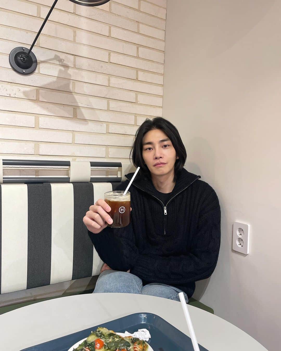 キム・ジェヨンのインスタグラム：「. 얼마 안 남았다😭 오늘도 너를닮은사람 본방 사수🤗」
