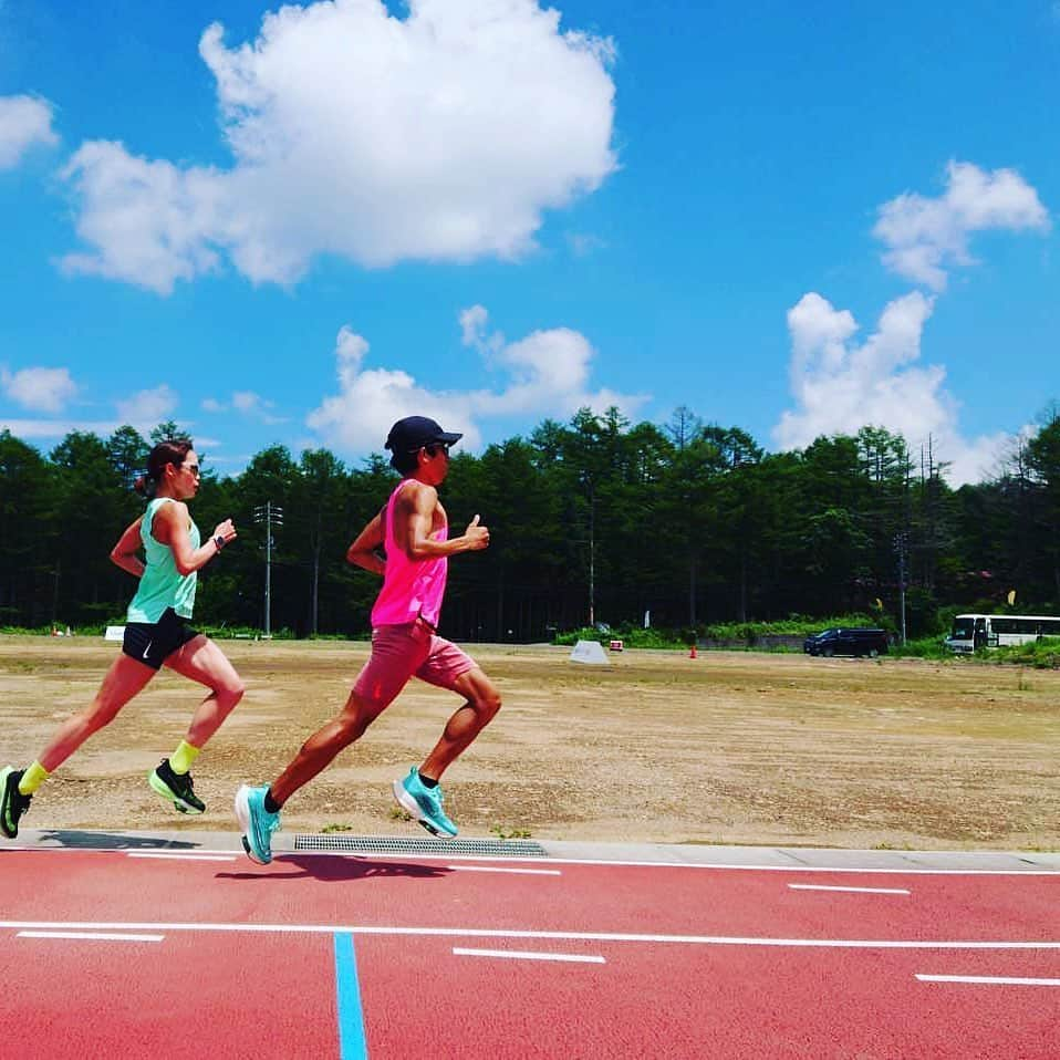 一山麻緒さん大ファンさんのインスタグラム写真 - (一山麻緒さん大ファンInstagram)「麻緒選手、健吾選手 結婚おめでとうございます！！ ずっと応援してます📣📣 #一山麻緒 #鈴木健吾#陸上#ビックカップル#ワコール#富士通」12月1日 17時30分 - mao_ichiyama_fan