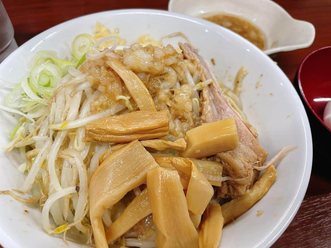 道井悠のインスタグラム：「なんかえっちなラーメンこっちにのせてなかった。 汁なしも油そばもまぜそばも好きだけどやっぱラーメン派かなあ！🤤  #ラーメン #ramen #麺スタグラム #麺スタグラマー #どでん  #二郎系ラーメン  #ラーメン女子 #声優 #道井悠」