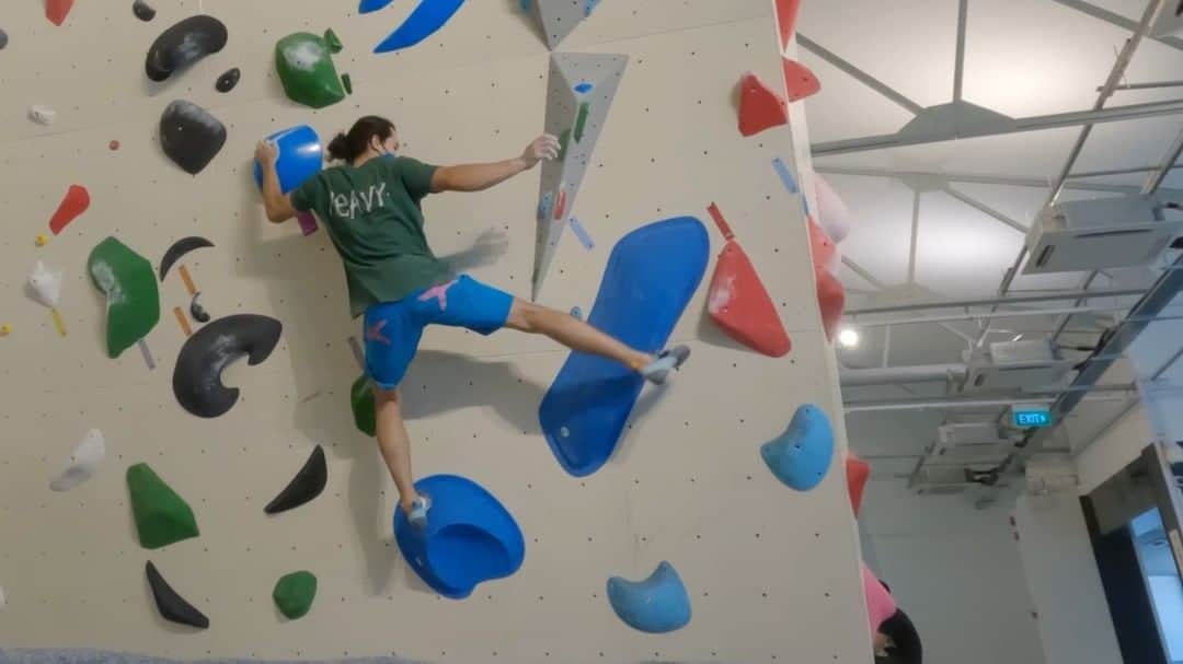 ハキム・カスバンのインスタグラム：「1Q at @boruda.sg   just having fun with edits 🙃  @heavy.japan   #climbing #bouldering #climbing_videos_of_instagram #heavyjapan」