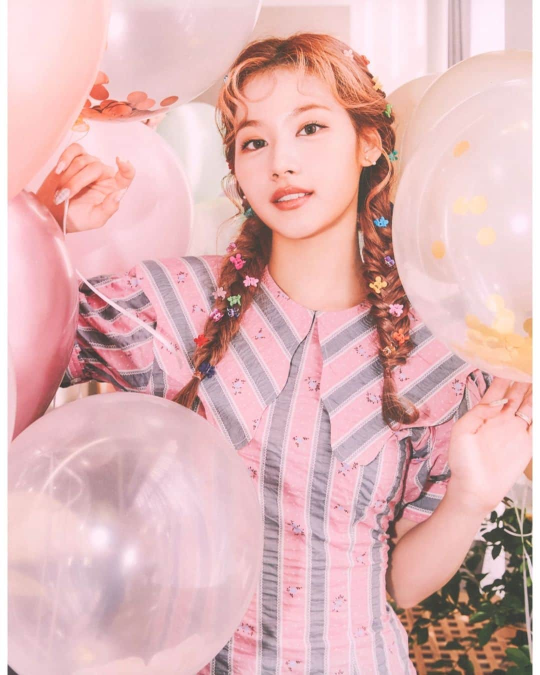 サナさんのインスタグラム写真 - (サナInstagram)「[SCAN] TWICE 6th Anniversary HAPPY TWICE & ONCE DAY! SANA Photobook . Cr. njmsjmdct2 ーーーーーーーーーー Follow > @sana.twice.kr < . @twicetagram #TWICE#트와이스#ONCE#Sana#사나 #Nayeon#나연#Jeongyeon#정연#Momo#모모#Jihyo#지효#Mina#미나#Dahyun#다현#Chaeyoung#채영#Tzuyu#쯔위」12月1日 20時19分 - sana.twice.kr