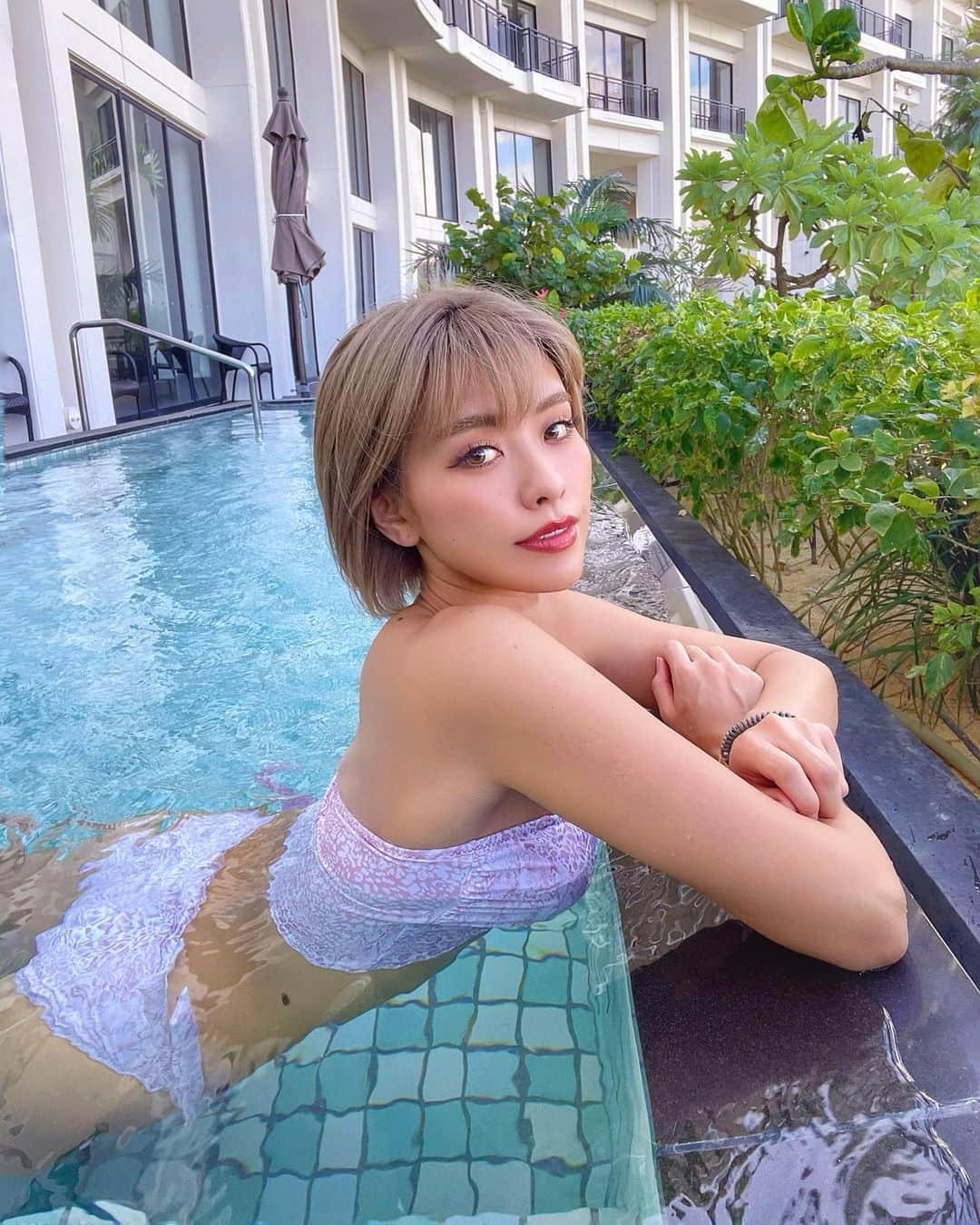 NAHOさんのインスタグラム写真 - (NAHOInstagram)「#okinawa 自由気まま旅🌺🌈🌞 . . @peakpine_official のbikini可愛くてねほんとにだーいすきっ👙♡♡ 夏に着れなかったビスチェの水着やっと着れた💋 これね可愛いお色だけどアニマル柄になっててほんとかわいーんだー🐆🐾 お気に入り🌺✨また載せるね👙♡ . . . #NAHO #pool #okinawalife #chilltime #nature #okinawatrip #sunnyday #peakpine #bikini #bustierbikini #沖縄 #旅 #プール #ピークパイン #ビキニ #水着 #ビスチェ #沖縄ホテル #なちぽん #沖縄大好き」12月1日 20時49分 - naho25__kai_noa