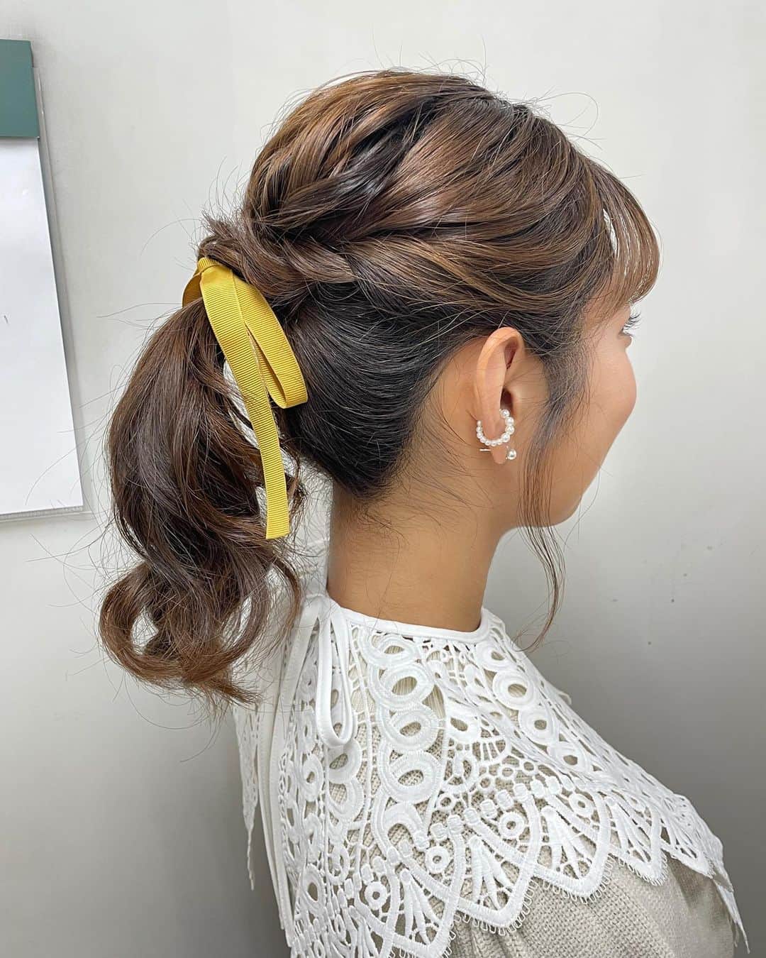 白戸ゆめのさんのインスタグラム写真 - (白戸ゆめのInstagram)「👗 . 今年らしい大きな襟と 赤いタイツがポイントの衣装✨ . tops&skirt: @wclosetwearsinc shoes: @randa_pic」12月1日 21時20分 - yumeno.s_