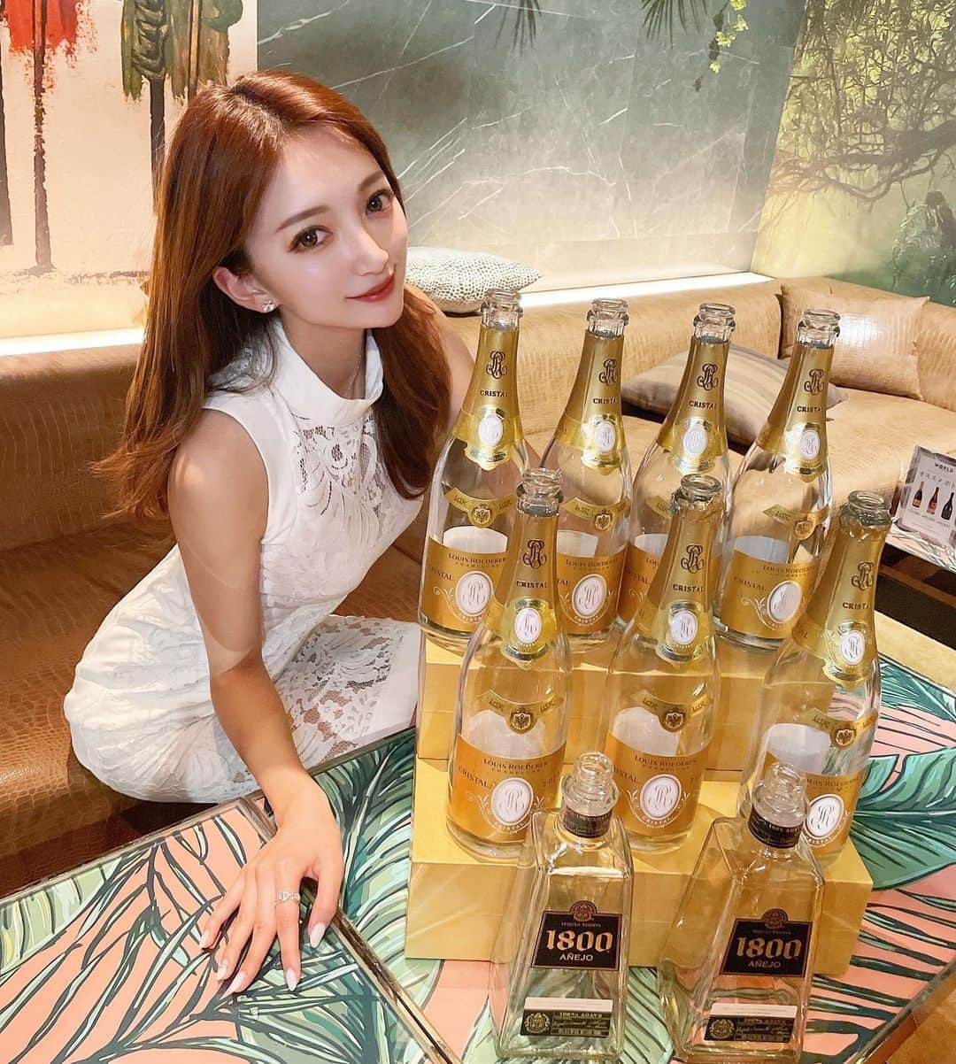 みほぽんさんのインスタグラム写真 - (みほぽんInstagram)「最近クリスタルが好きです🙌🎉テキーラ飲めません。. . #キャバクラ #キャバ嬢 #広島 #六本木 #小悪魔アゲハ #クリスタル #シャンパン」12月1日 21時39分 - mhpn_i.insta