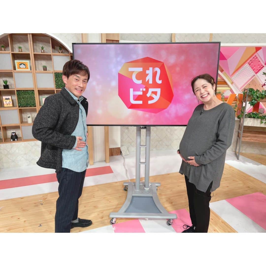 村上めぐみのインスタグラム：「. 本日#てれビタ　で ご報告させて頂きました通り この度、第一子を授かる事ができ 現在妊娠9ヶ月です👶‼︎ . 1月末出産予定なので てれビタへの出演は 年内いっぱいの放送で （12月24日🎄） 一旦お休みとさせて頂く事になります❗️ 年末まで元気いっぱい頑張りますので💪 どうぞよろしくお願いします。 . . . 今までもですが… お伝えしてからも 驚く程沢山‼︎ メッセージを頂いており… 大事に大事に読ませて頂いております。 本当にありがとうございますT^T‼︎ . . . はぁ🥲 本当に感激です‼︎ . . . #感謝 . . . みなさん色々教えて下さい🤣 とりあえず健康ならなんでもオケですね❗️ ひゃっほーーー⭐️」