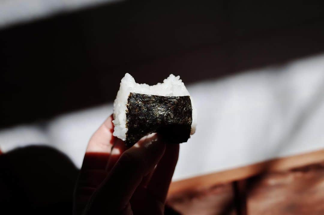 生越千晴のインスタグラム：「おにぎり  삼각김밥」