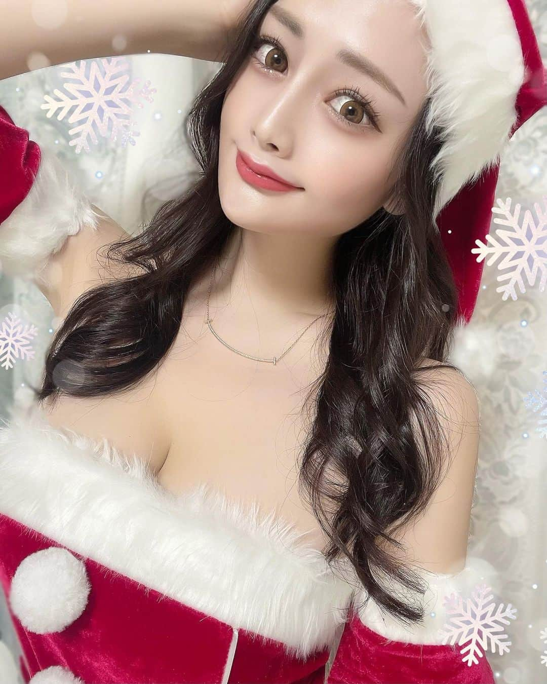 本多胡桃のインスタグラム：「Hello December❄️🎅🎄  @dazzy_official サンタで今年初コス 気分はずーっとクリスマス🥰  12月はわくわくがたくさんで大好き🎅  今年も残りあと1ヶ月、 悔いの残らないよう大切に過ごしたいね♡  #dazzy#dazzystore#hellodecember#december#デイジークリスマス#サンタコス#コスプレ#デイジーストア#クリスマス#12月#ことこーで」