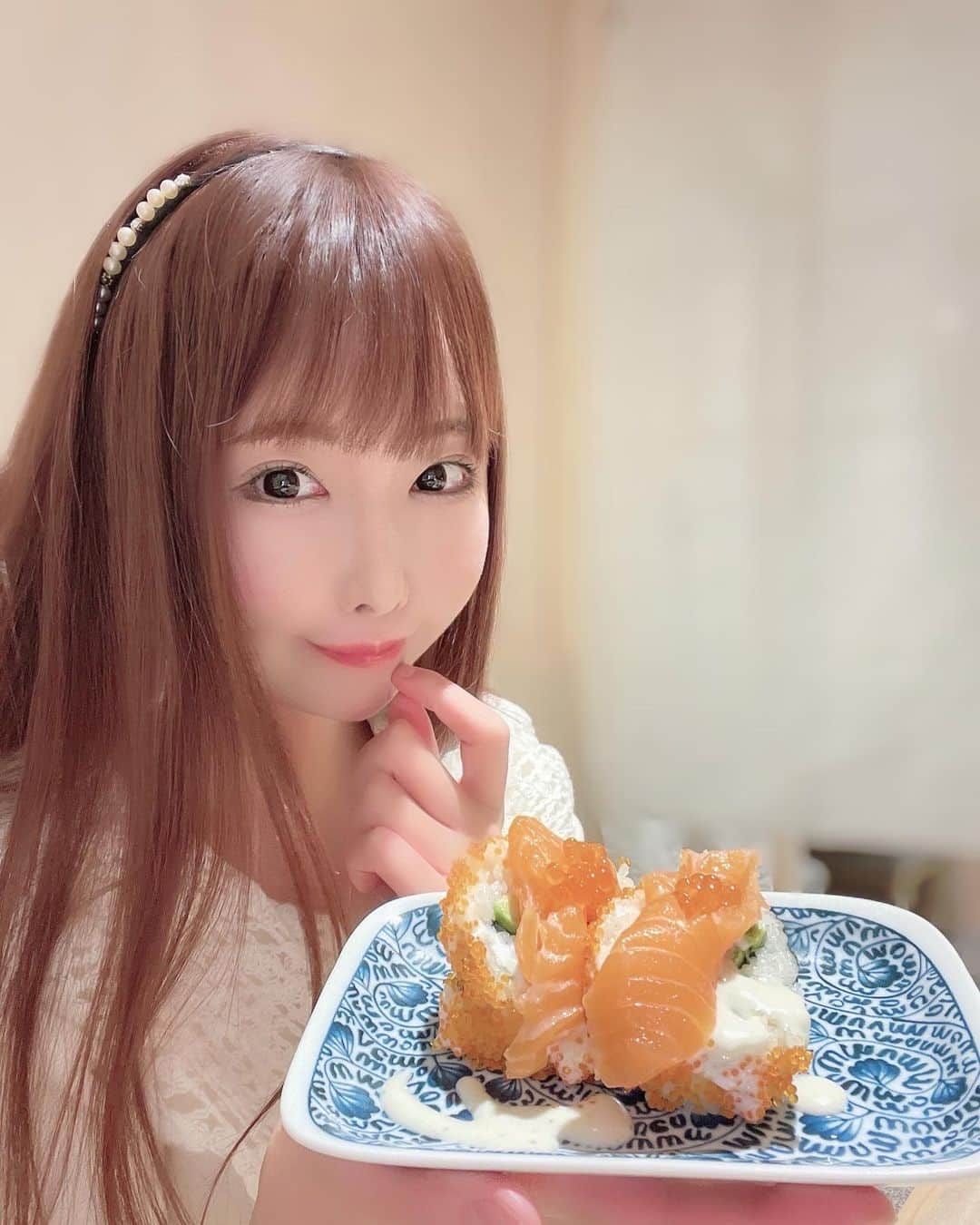 坂地久美さんのインスタグラム写真 - (坂地久美Instagram)「🍣寿司居酒屋しもず🍣  で、ハッピーすぎるディナーをしました🥰  お寿司やいろんなの食べながらハイボール🍋  どれも美味しかったです💓  #すししもず #品川グルメ #寿司 #すし #品川ランチ #品川ディナー #東京寿司 #個室居酒屋 #お寿司 #ハイボール #グルメ女子 #女子会 #グルメスタグラム #インスタ映え #kumisakachi #sakachikumi #坂地久美」12月1日 22時25分 - sakachikumi