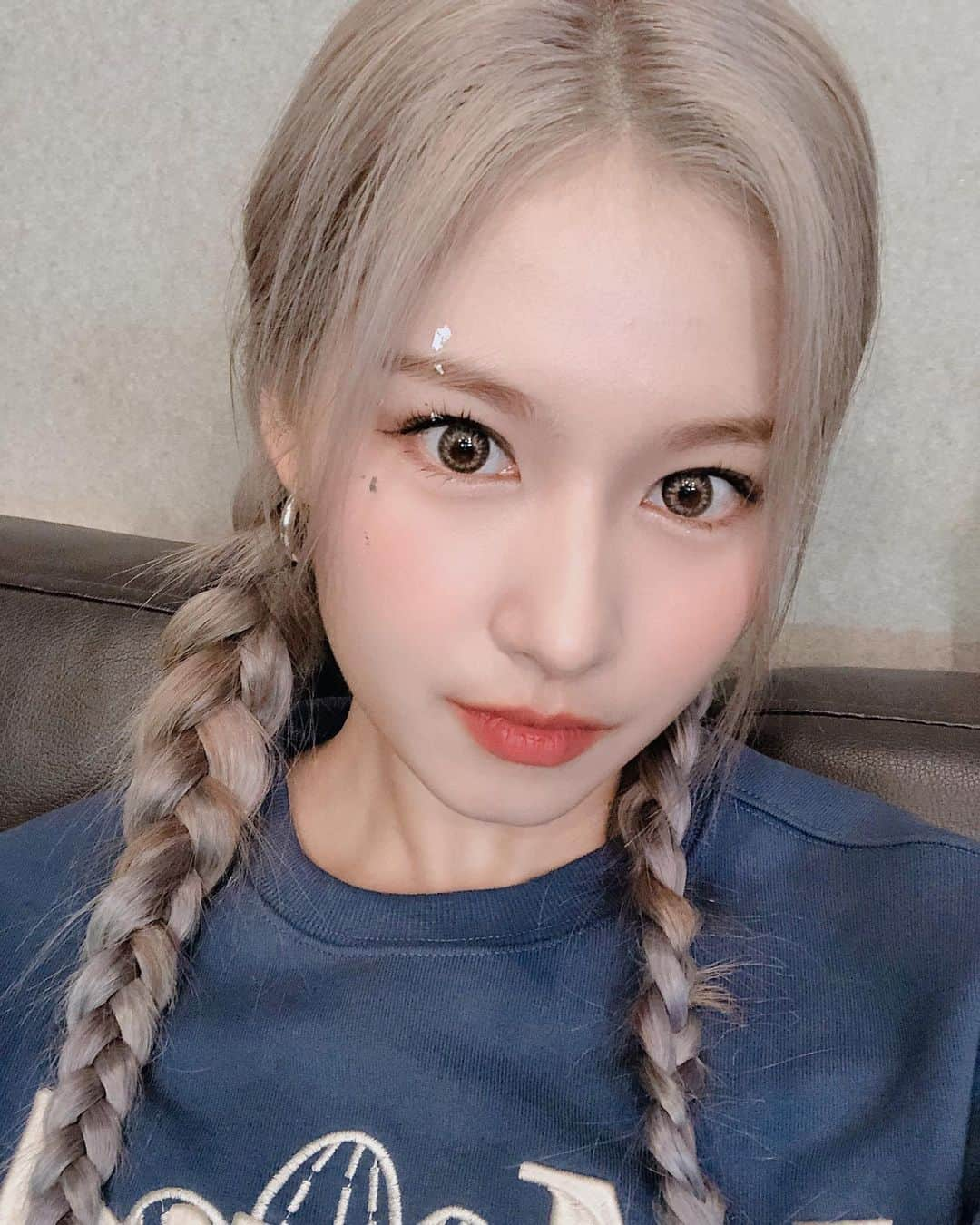 TWICEさんのインスタグラム写真 - (TWICEInstagram)「SCIENTIST 뮤비촬영 대기할때💜」12月1日 22時47分 - twicetagram