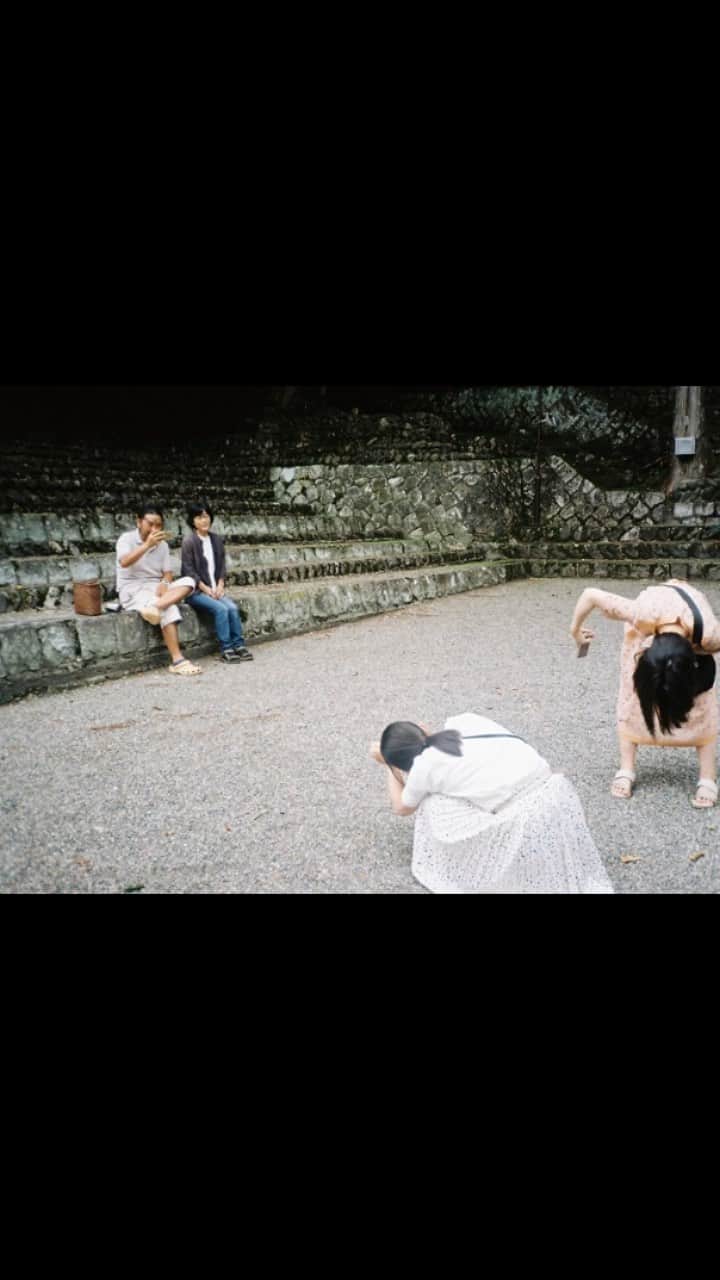 のインスタグラム：「ようやくはじめて使ったフィルムカメラをつかって現像してきました📸！家族、勝手にまとめてごめん！笑」