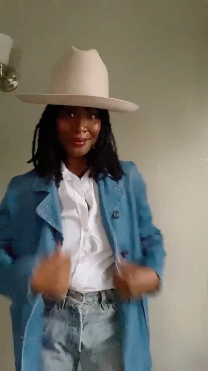 フランク&アイリーンのインスタグラム：「For Brandi, great style is rooted in authenticity. As she so aptly says, “In finding your personal style, find your personal self.” We couldn't agree more and we couldn't be more obsessed with @bstereo ❤️」