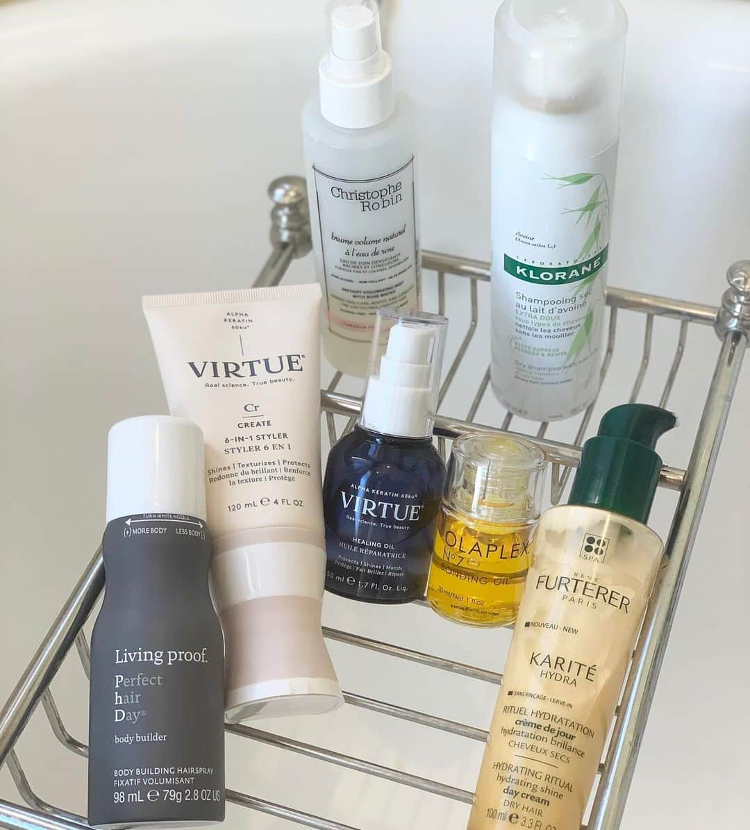 ジャニュアリー・ジョーンズさんのインスタグラム写真 - (ジャニュアリー・ジョーンズInstagram)「Here’s my annual “products I use and swear by” list. I also think it’s important to find a supplement routine that works for you from the inside out! 🤶🏻 1. Morning routine 2. Nighttime routine 3. Face wash and tone 4. Masks/serums 5. Body  6. Hair  7. Sauna blanket for detox and glow」12月2日 3時20分 - januaryjones