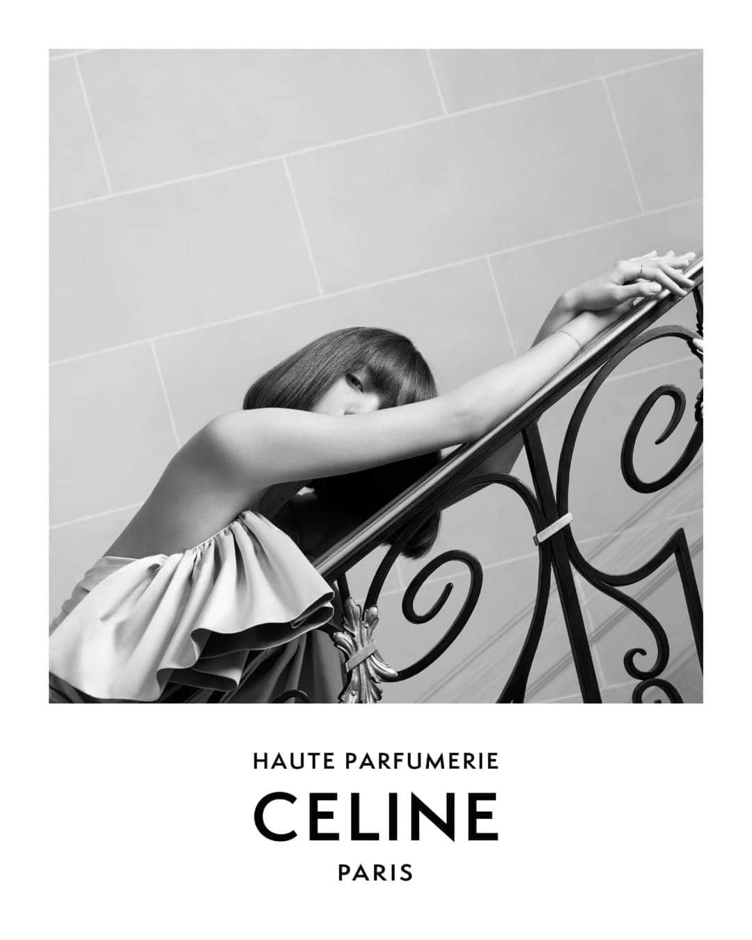 リサさんのインスタグラム写真 - (リサInstagram)「LISA CELINE HAUTE PARFUMERIE   LISA FEATURES IN THE FIRST CELINE HAUTE PARFUMERIE CAMPAIGN PHOTOGRAPHED BY HEDI SLIMANE   LISA HEDI SLIMANE PHOTOGRAPHY SOUTH OF FRANCE OCTOBER 2021   © COURTESY OF HEDI SLIMANE   #LISA #LISAXCELINE #CELINEHAUTEPARFUMERIE #CELINEBYHEDISLIMANE」12月2日 8時22分 - lisa.blackpink