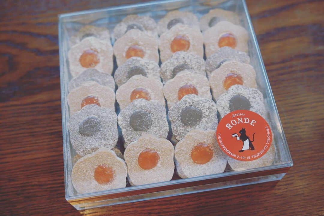徳永有美さんのインスタグラム写真 - (徳永有美Instagram)「後輩の河野明子から美味しいクッキーを。甘くてほろほろして真ん中のとこがとっても美味しかった〜。  #河野明子 #元テレ朝アナ #報ステ初代 #延々に喋り続けられる戦友 #もはや先輩か後輩かわからん #大好き！ #いただきもの」12月2日 8時41分 - yumi_tokunaga.official