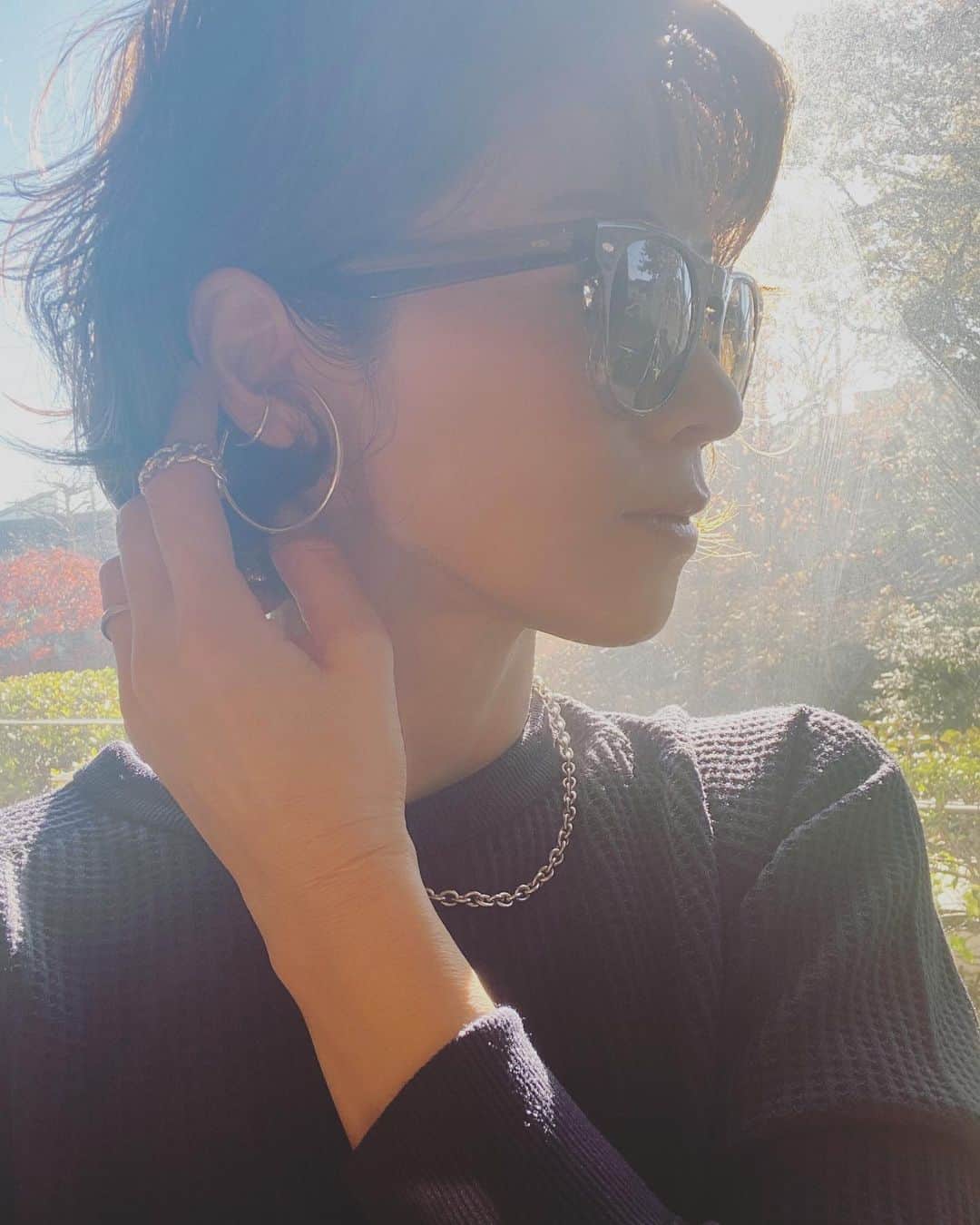 畑野ひろ子のインスタグラム：「@brunellocucinelli_brand ✖️ @oliverpeoples のコラボサングラス🕶 フォルムも絶妙カラーも一目惚れ🧡」