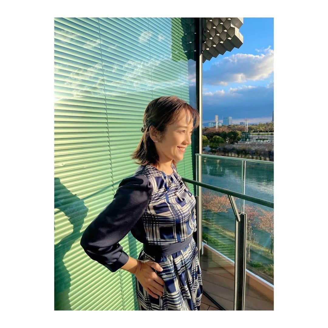 西田ひかるさんのインスタグラム写真 - (西田ひかるInstagram)「. ytv「ten.」水曜日でした〜 風が冷たく感じるようになりましたね。 スケッチャーズでゲットしたモコモコ