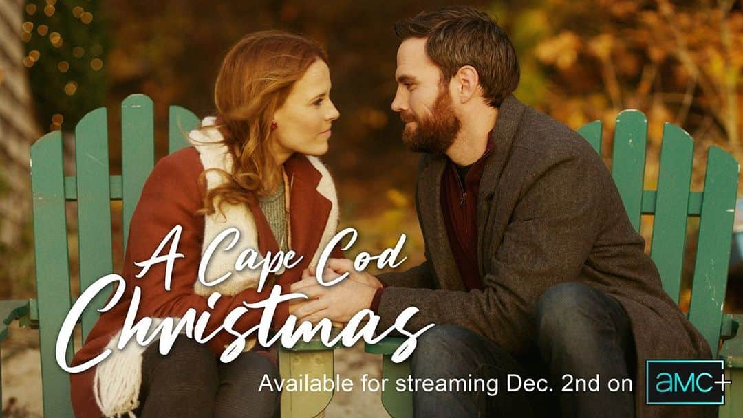 ケイティー・ルクレールのインスタグラム：「Let the Christmas movie binging begin! Tonight at midnight #ACapeCodChristmas will be available on @amcplus   It’s adorable, and everything your heart needs this year! Don’t miss it!   #ChristmasLoveStory #CapeCod #AMCPlus」