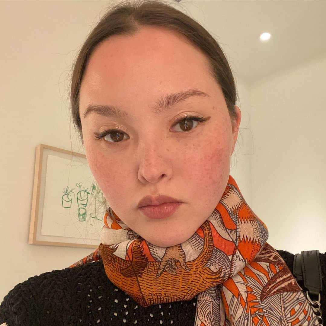 デヴォン青木のインスタグラム：「Thanks @furtunaskin —love my new skin care routine 😘😘😘」