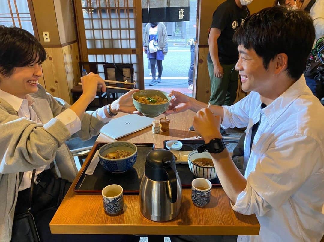 最愛のインスタグラム：「異動になっても仲良しのハンドクリームコンビ⁉︎  #最愛ドラマ #tbs #松下洸平 #佐久間由衣 #第8話12月3日夜10時」
