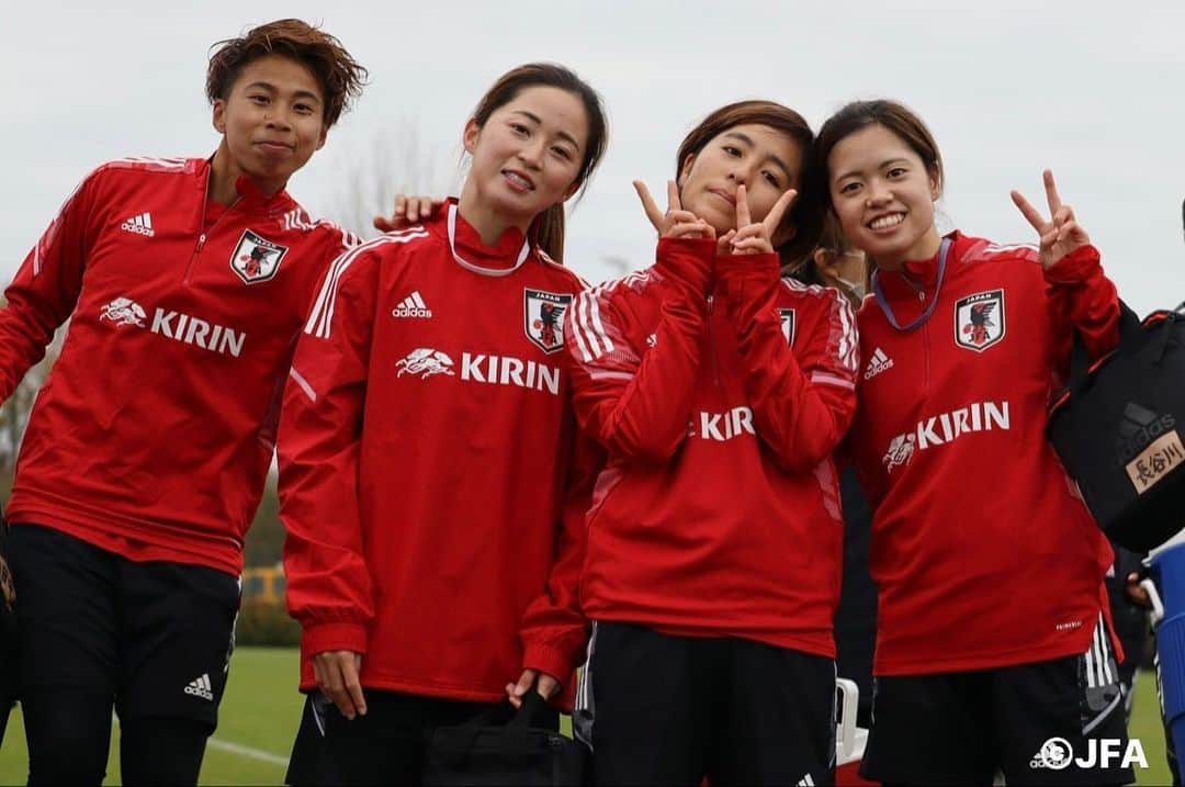 清水梨紗のインスタグラム：「. 日本に帰国しました🇯🇵 成長できるように頑張ります🔥  #なでしこジャパン  #なでしこ #nadeshiko」
