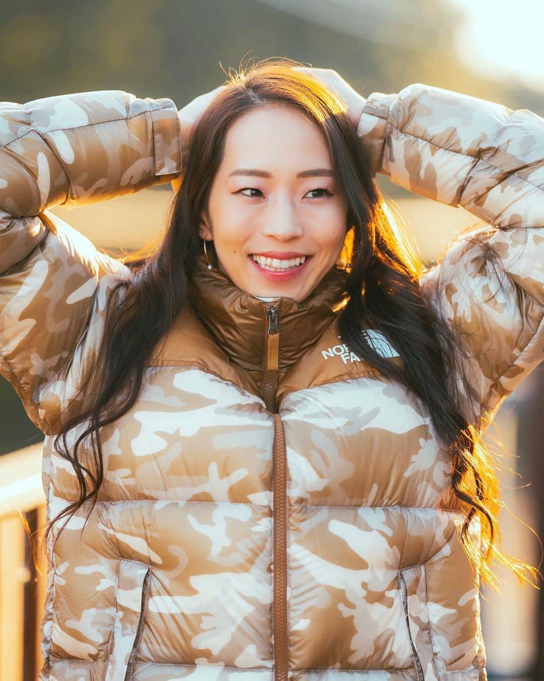 野口啓代のインスタグラム：「THE NORTH FACEのウェアカスタマイズサービス「141 CUSTOMS」  店舗にある3Dスキャンシステムで体型データを録り、オリジナルサイズのウェアを作成。さらに生地やファスナーも自分でカスタム。  こちらはヌプシ🤍🤎 茶色の迷彩ってあんまり見たことないし、女性らしい色味に一目惚れ！この柄もカスタムでしか存在しないレアカラー☆わたしは丈短め、腕長めのシルエットにしたよ！ ——————————————————————————— @tnf_lab  #141customs  #tnflab  https://www.goldwin.co.jp/tnf/lab/ ——————————————————————————— @au_official @thenorthfacejp @raffinee_orientalbio #三井不動産 @cowsoapcp #zeta @nishikawa_co.ltd  @goldwin_jp @lasportivajp @petzl_official  @newhale_japan @frictionlabs」