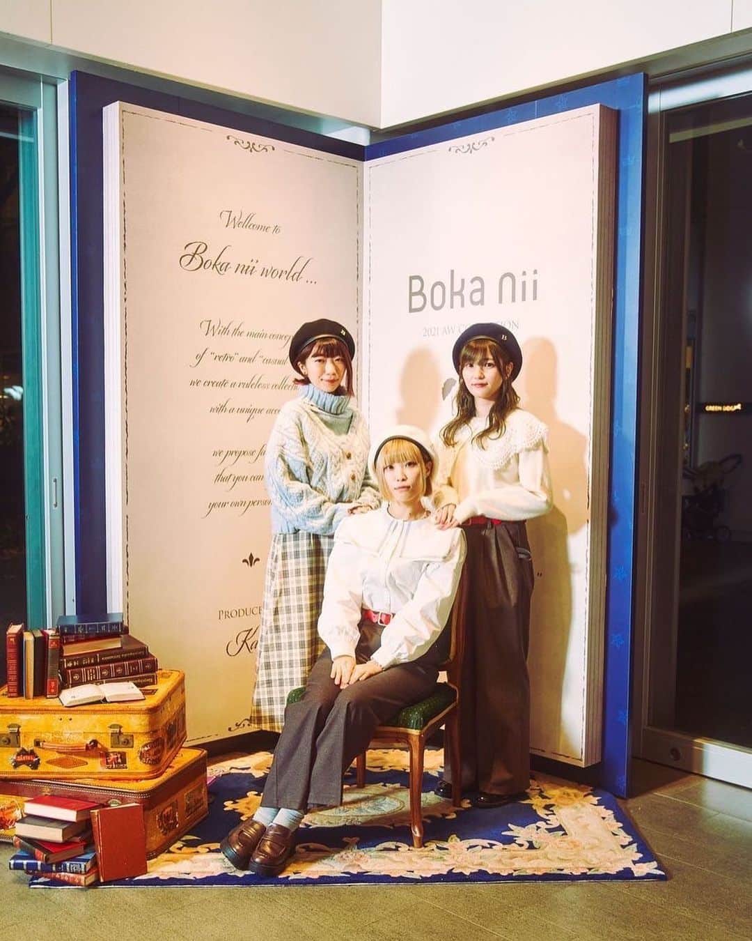 ぱいぱいでか美のインスタグラム：「Boka niiの展示会お邪魔しました📘 . 先日、Boka niiの展示会行ってきました！ アイテム数多くてめっちゃ目移りしまくったけど どれも可愛くてたまらんかった〜🥰 ニットもベレーもスカートも着用させてもらって写真撮りました❤︎ かすちゃん初めましてだったけど優しくて可愛くて また会いたいなー！になった……☺️💓 . #bokanii #かすちゃん #ありぼぼ #ヤバT #ぱいぱいでか美 #でか美ちゃん #家族写真」