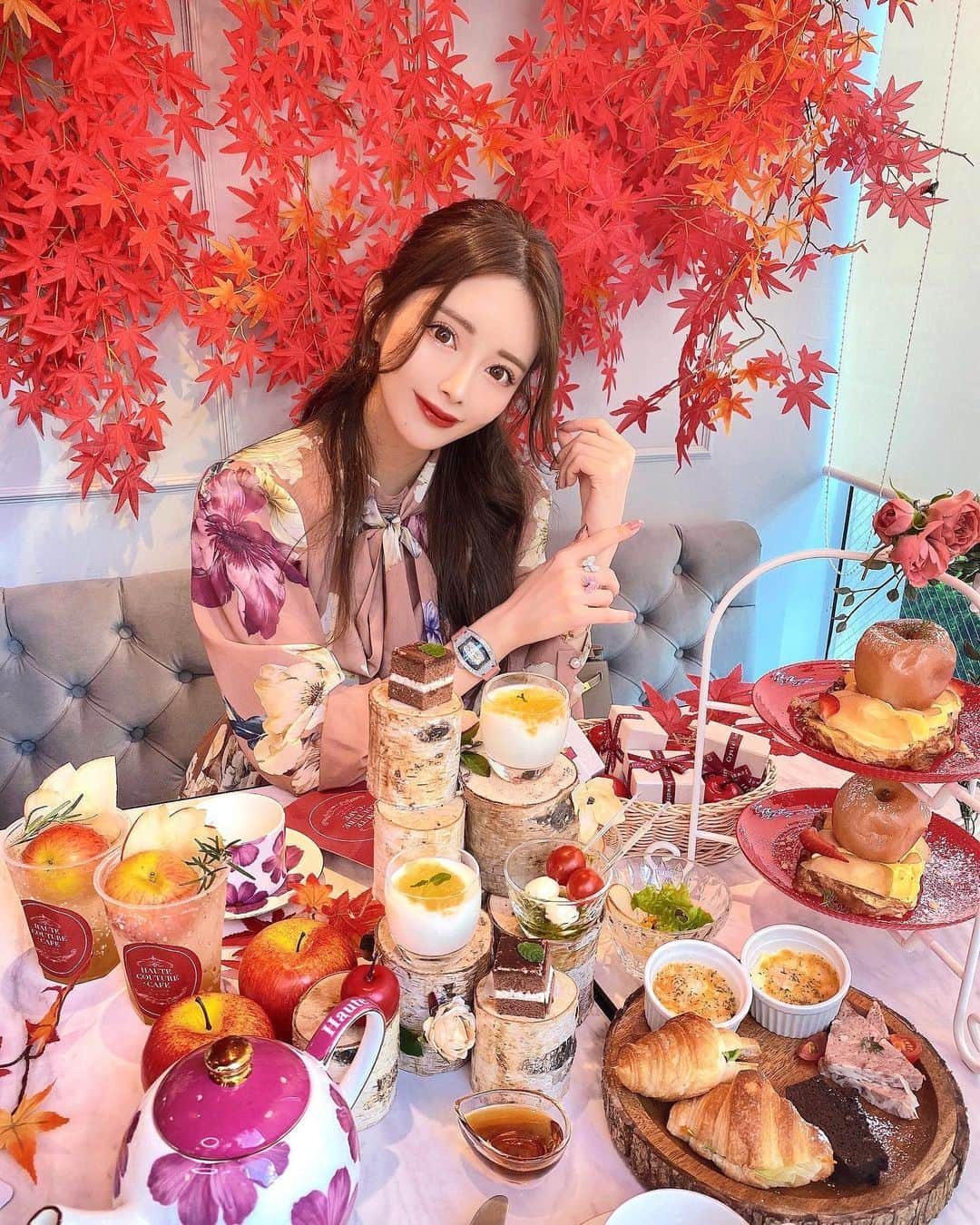 小川ももえさんのインスタグラム写真 - (小川ももえInstagram)「秋🍁の　@hautecouturecafe_official のAT🌕行ってきたよ❤︎🧡  もみじが凄い〜❤️ 映え空間で素敵でした🍎✨  #belinda#ベリンダ #hautecouturecafe#hautecouturecafeproducebygg#中目黒カフェ#nakamegurocafe#nakameguro#herlipto#アフタヌーンティー#アフタヌーンティー巡り#東京アフタヌーンティ#東京カフ#東京カフェ巡り」11月8日 21時01分 - momoe_0406