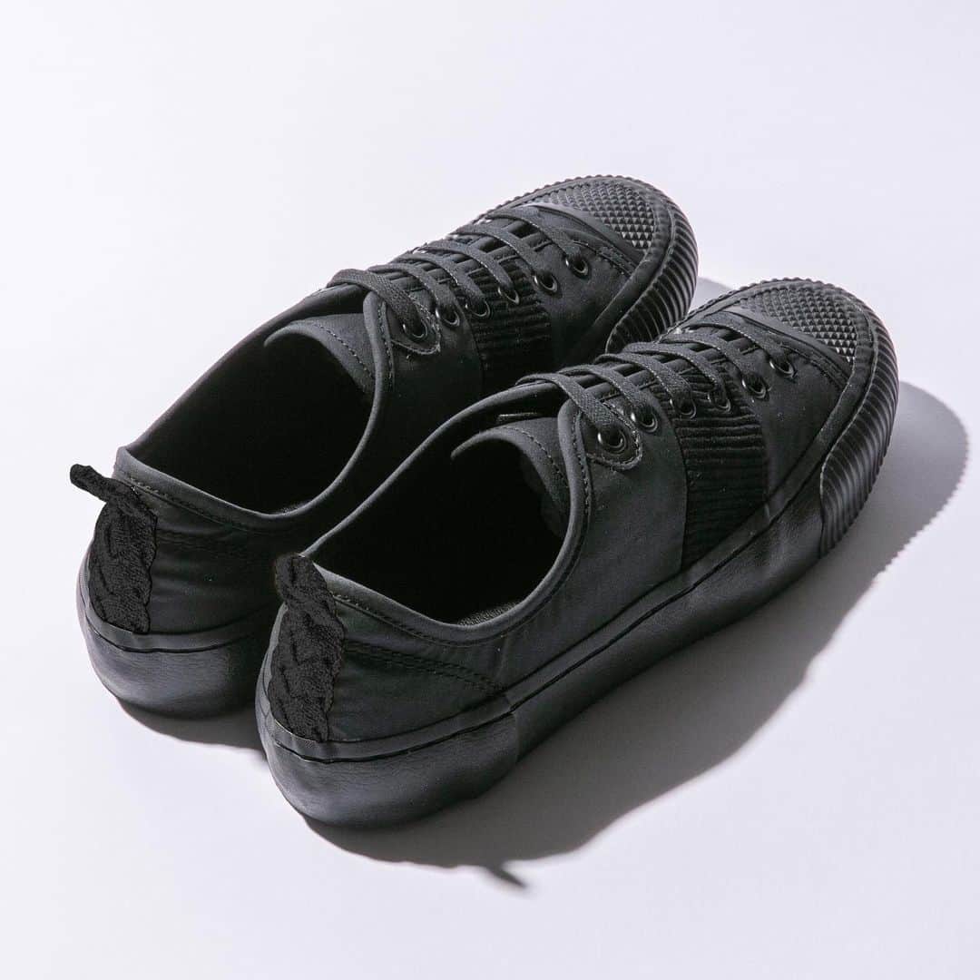 アドミラルさんのインスタグラム写真 - (アドミラルInstagram)「Admiral Footwear 2021 AW [BEATTY MI / BLACK] 14,300JPY (tax in)  英国ミラレーン社のDriden Sahara6 を使用したバルカナイズスニーカー  #footwear #admiral #admiralfootwear #sneakers #2021aw #スニーカー #アドミラル #ミラレーン#アドミラルフットウェア #millerain」11月8日 21時24分 - admiral_japan