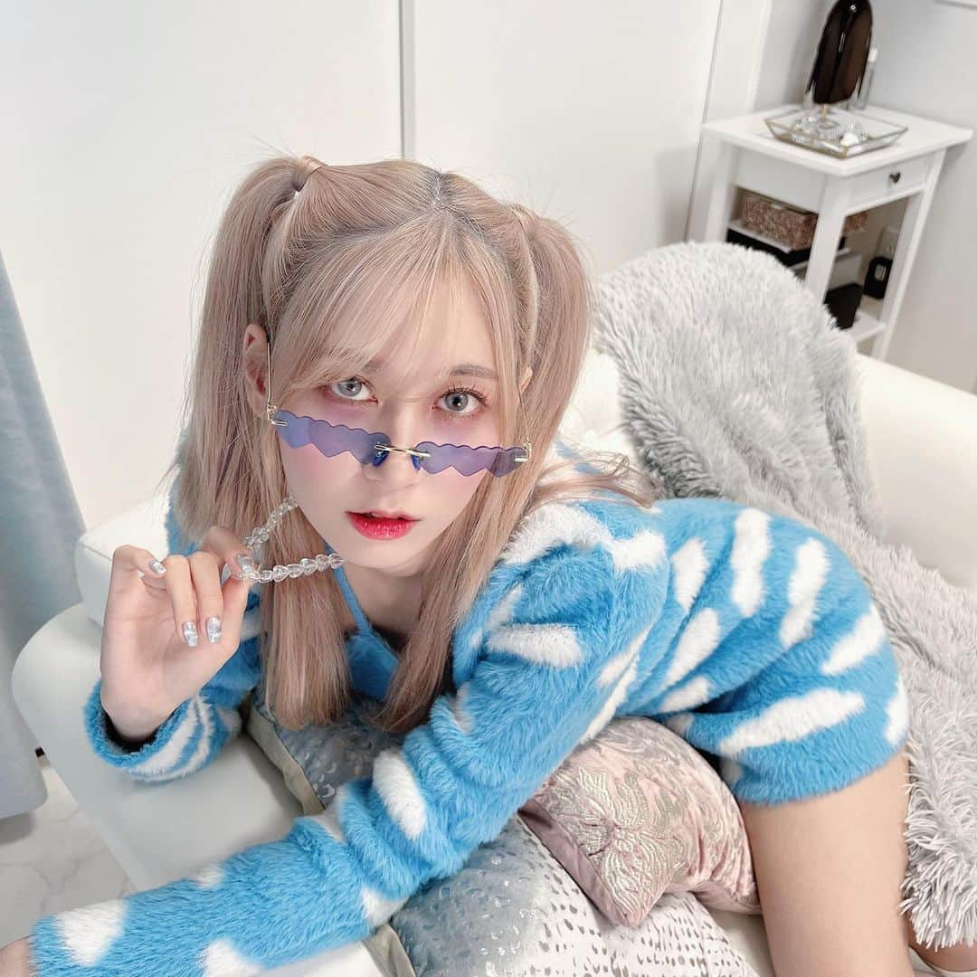 ゆきりぬさんのインスタグラム写真 - (ゆきりぬInstagram)「☁️☁️☁️  #今日のコーデ #dollskill #y2k #辣妹穿搭」11月8日 21時37分 - yukirin_u