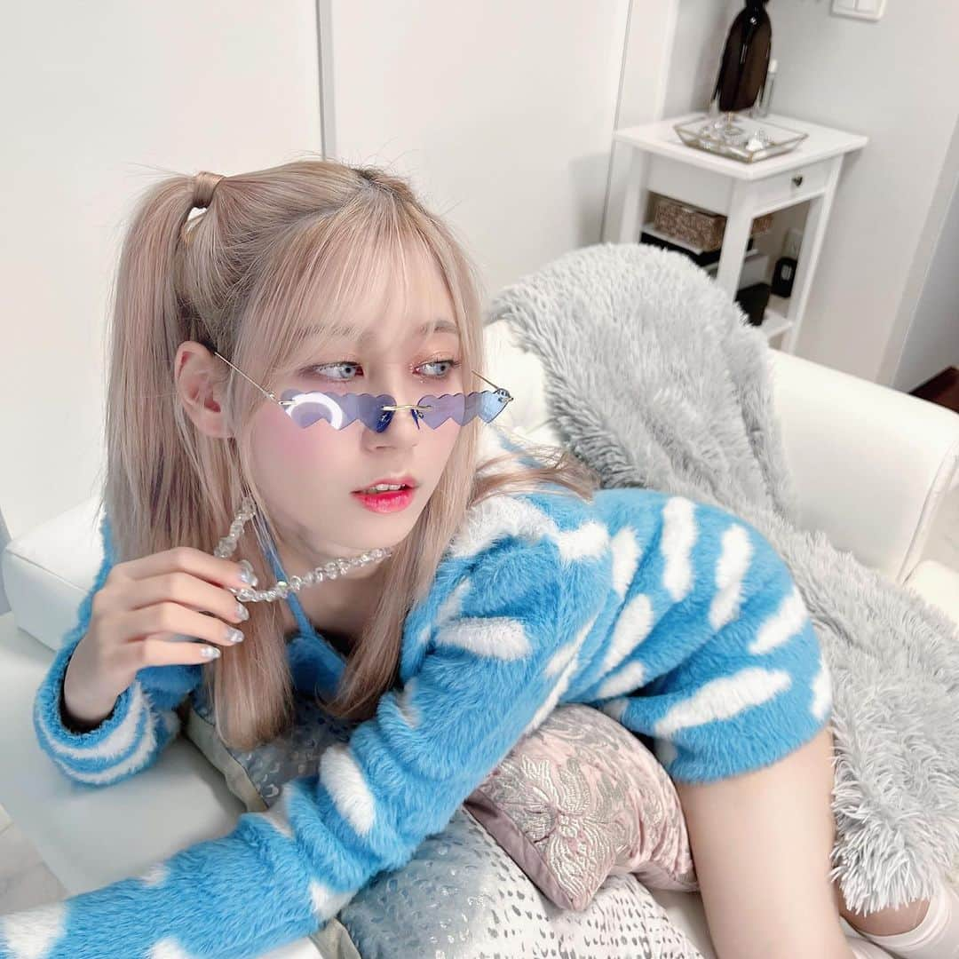 ゆきりぬさんのインスタグラム写真 - (ゆきりぬInstagram)「☁️☁️☁️  #今日のコーデ #dollskill #y2k #辣妹穿搭」11月8日 21時37分 - yukirin_u