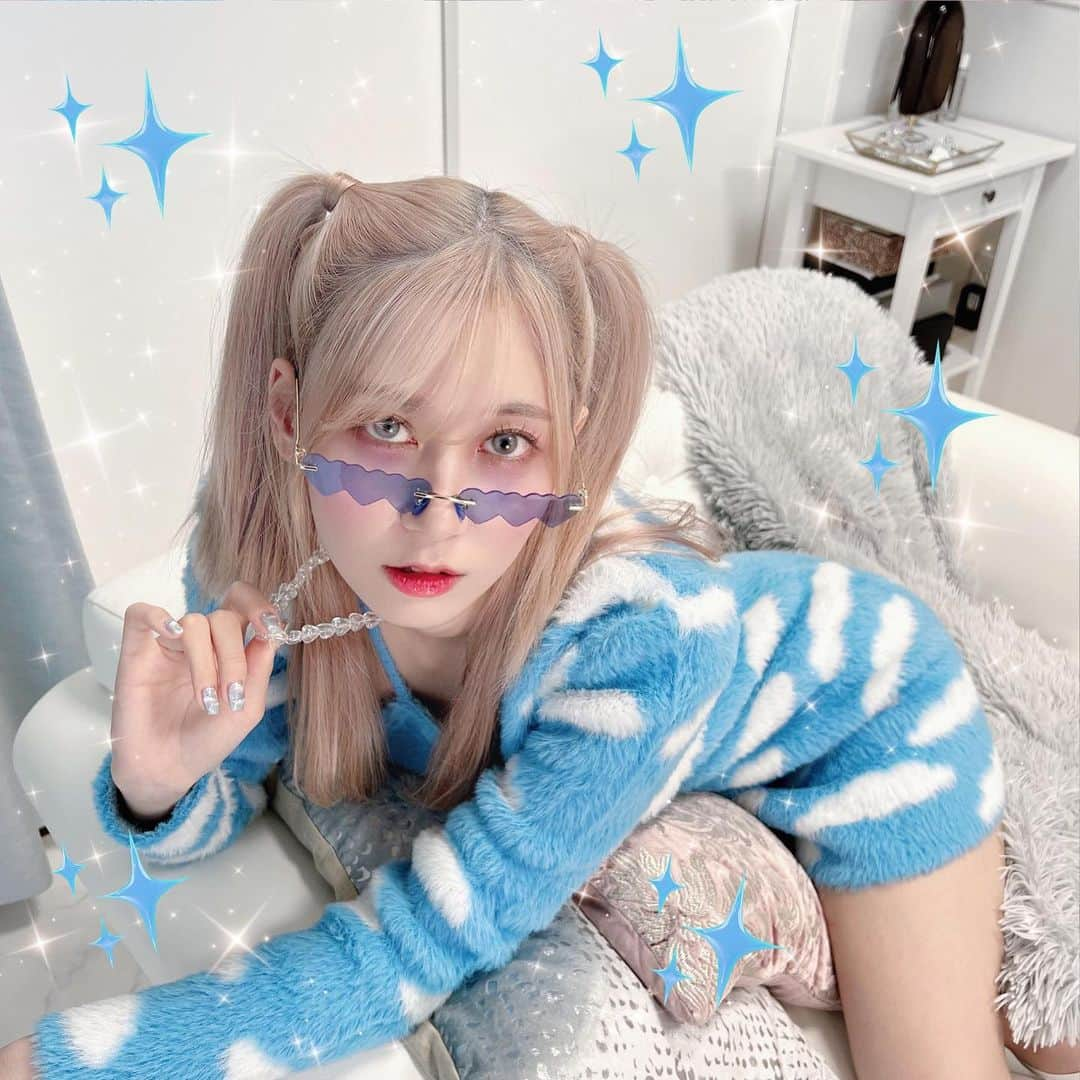 ゆきりぬさんのインスタグラム写真 - (ゆきりぬInstagram)「☁️☁️☁️  #今日のコーデ #dollskill #y2k #辣妹穿搭」11月8日 21時37分 - yukirin_u