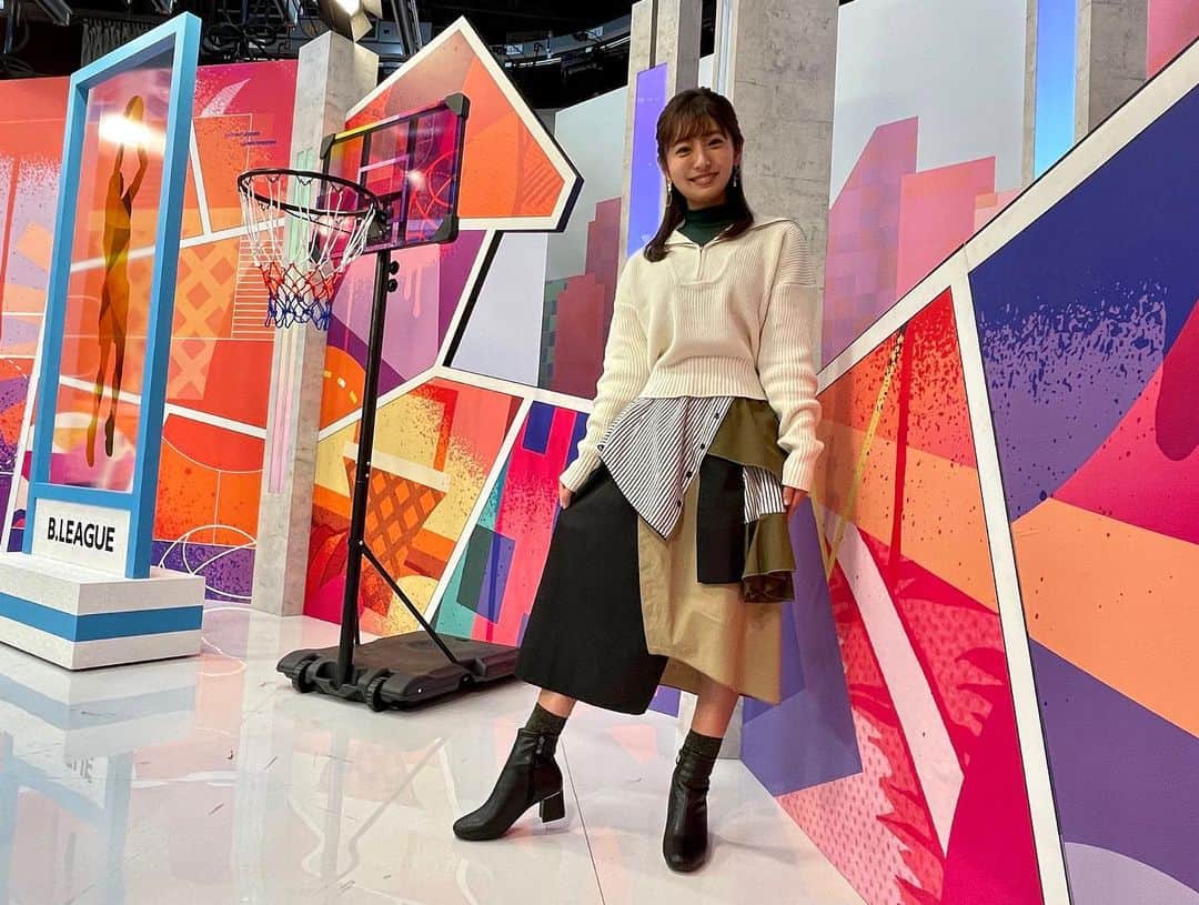 白戸ゆめのさんのインスタグラム写真 - (白戸ゆめのInstagram)「👗 . きょうの#熱血バスケ は 深夜0時10分から🏀！！ . 大学バスケの魅力に迫ります☺️ 吉澤さんがスタジオ初登場です〜👏 私の初ロケの様子もぜひご覧ください♪ . tops: @ropepicnic_official  skirt: @wildlily_daikanyama  . #bs1 #nhk #バスケ #大学バスケ #東海大学 ちゃっかり #ダンクシュート もどき #トラジャ #travisjapan  #吉澤閑也 さん」11月8日 21時35分 - yumeno.s_