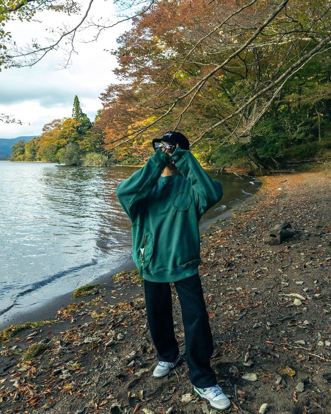 MARISさんのインスタグラム写真 - (MARISInstagram)「Throwback 💙 I love Nature and country side of Japan 🥰 昔のゲーセン見ると入りたくなる。可愛い。 そして射的見るとやりたくなっちゃう🔥  Denim : @balenciaga @fwrd  Hat: @isabelmarant @fwrd  Tops : @pmmm_official  Kicks : @newbalance @aimeleondore    #ルックフォーワード  #lookfwrd #KJxFWRD   @FWRD   11月8日 22:00 から11月12日16:59 まですべてのアイテム20%OFF プロモーションコード: FWRD20」11月8日 13時48分 - marristea