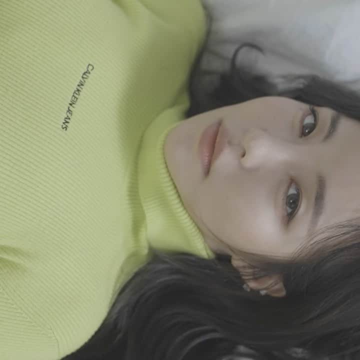 ナム・ユジョンのインスタグラム：「@calvinklein  @dazedkorea   올겨울 유정이랑 캘빈이랑  따뜻하게 보내자 🧣☃️」