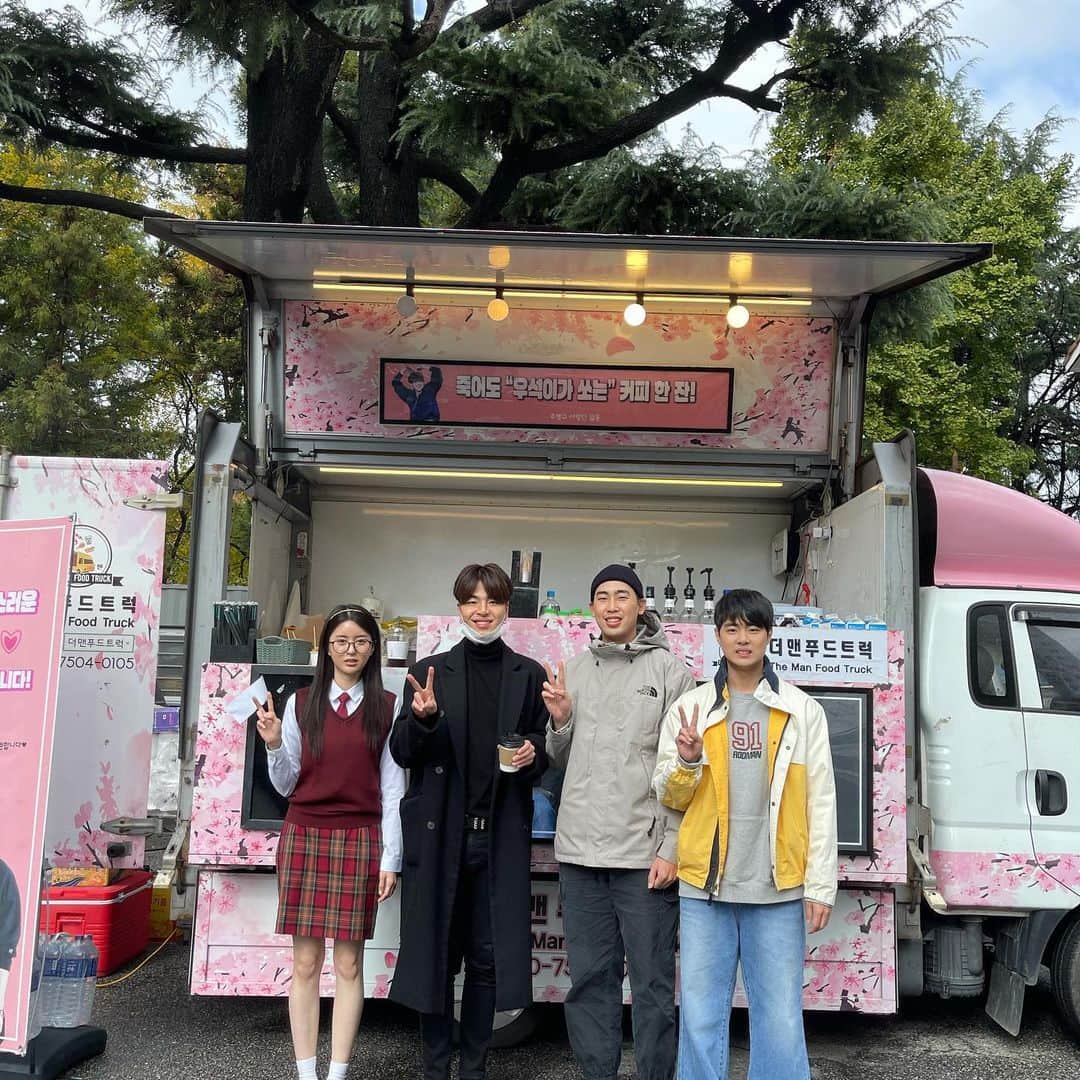 チョ・ビョンギュのインスタグラム：「죽어야 시작되는데…우짜지.」