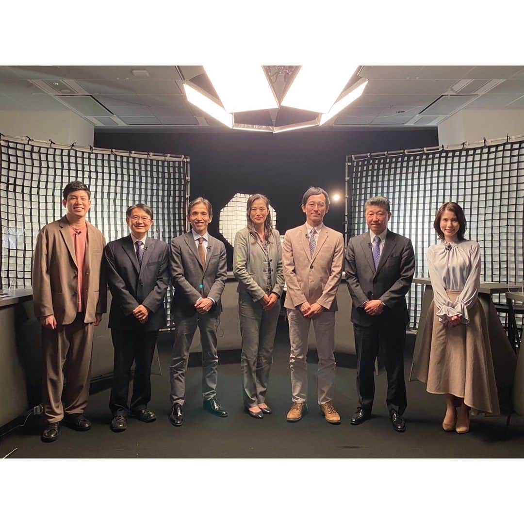 芦崎愛のインスタグラム：「COP26真っ只中ですが、 SPEEDAトレンドvol.4「エネルギー革命で日本を変える」 11/10に公開です。  脱炭素社会の実現や再エネへのシフトの必要性は分かってきたものの、  我慢が必要？ 不便になるの？  というイメージも拭えなかったわたくし。  　 皆様のお話をうかがって、 再エネは、エネルギーの「革命」  新たな暮らし、価値観、豊かさを創造していくことなんだと感じました！ 　 何のための再エネか、エネルギー革命後の未来とは.. 「自分ごと」として捉え、考えていくために ぜひご覧ください。  #エネルギー #cop26 #脱炭素 #再生可能エネルギー」