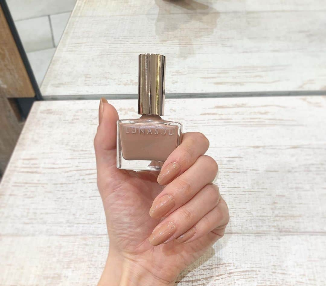 葛岡碧さんのインスタグラム写真 - (葛岡碧Instagram)「Self Nail💅 LUNASOL サンディベージュ08  手に馴染むベージュは落ち着くカラー😌  #碧nail  #selfnail」11月8日 16時46分 - midori_kuzuoka