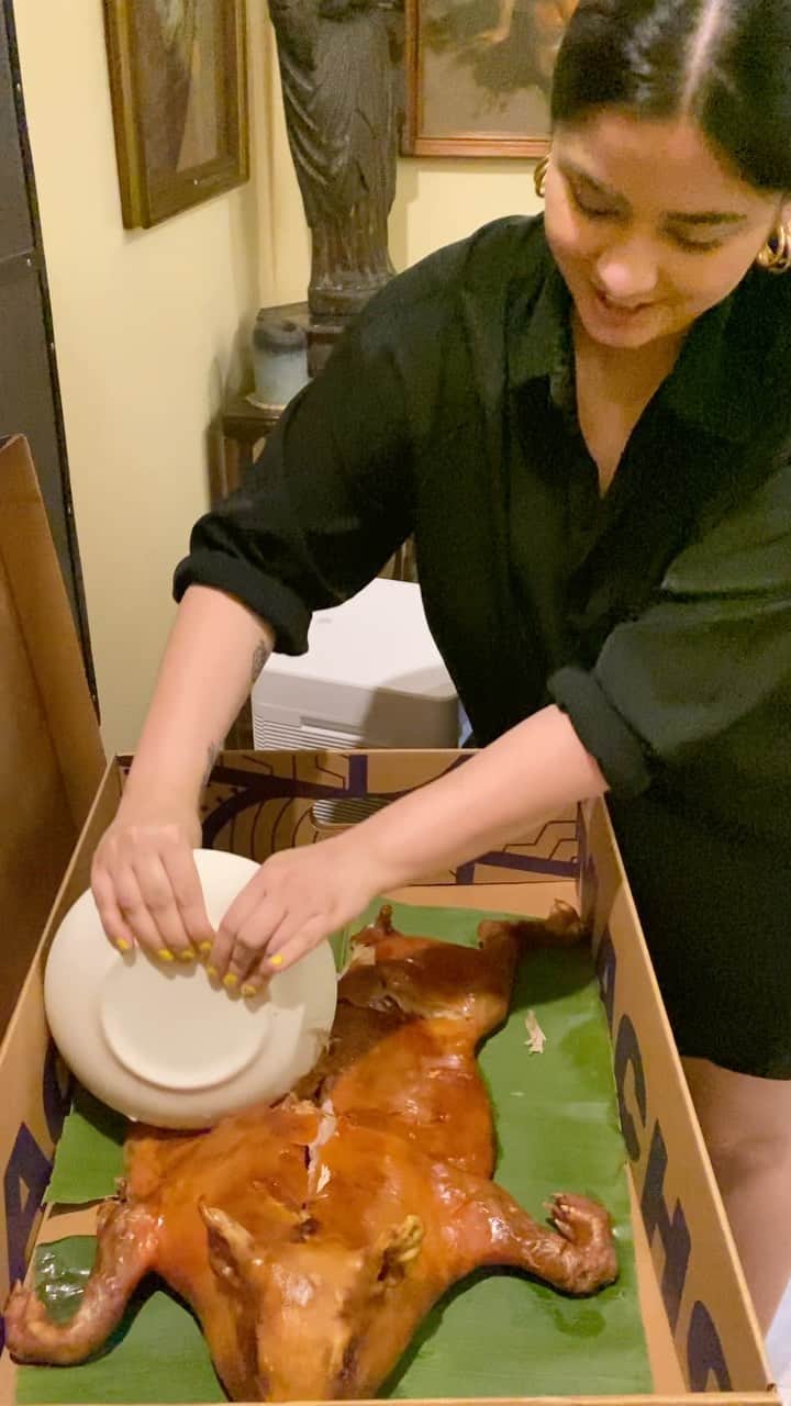 ローレン・ヤングのインスタグラム：「LISTEN TO THAT CRUNCH 💣  Birthday treat from @machocochinillo!!!!!」