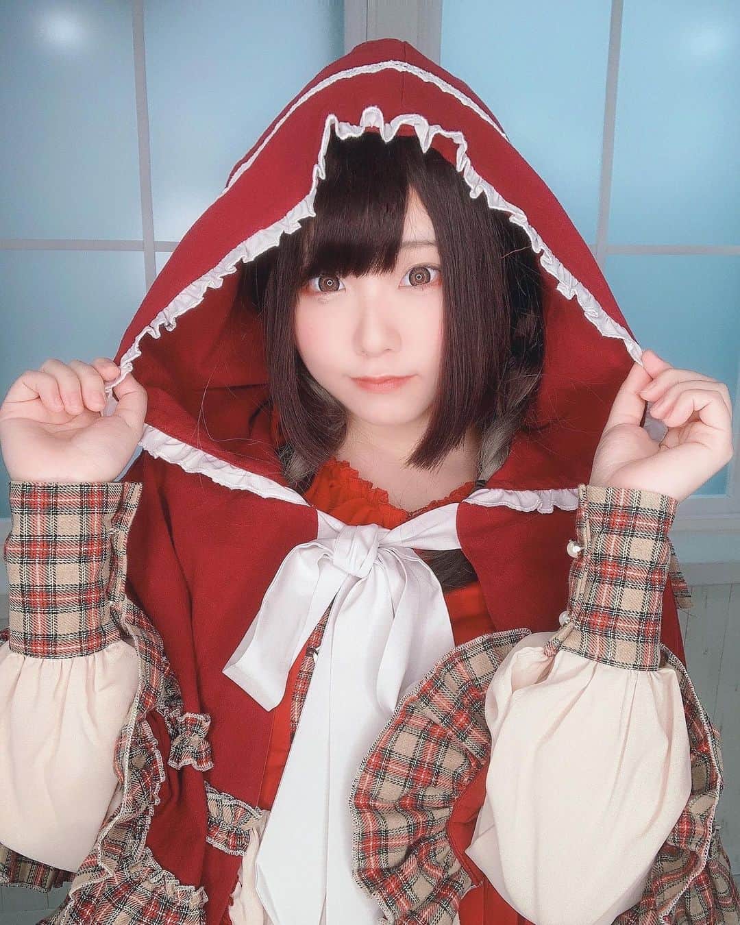 くろねこのインスタグラム：「赤ずきんちゃん！🐺  この前の撮影会の時のやつだよー！(*´◒`*) 可愛いなって思って買ってた衣装着る機会ができて嬉しかった！  #cosplay #赤ずきん #japan #japanese #japanesegirl #コスプレ #コスプレイヤー #コスプレ女子 #コスプレ撮影 #自撮り #selfie #自撮り女子 #igers #tagsforlikes #followｍe #me #girl」