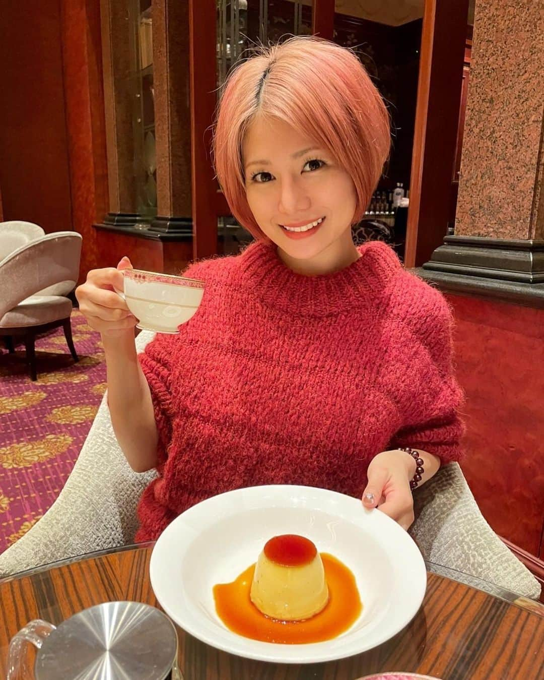 蜷川べにのインスタグラム：「. ⁡ ここ最近暴飲暴食が過ぎたので プリン食べ納めで🍮 ⁡ ここからは通常モードに 戻していきたいと思います( ᐡ. ̫ .ᐡ ) ⁡ ⁡ #蜷川べに  #和楽器バンド  #ウェスティンホテル東京  #ウェスティン東京  #クリスマスツリー  #クリスマス  #pleasesubscribe  #津軽三味線  #shamisen  #xmax  #youtubechannel  #benininagawa  #wagakkiband」