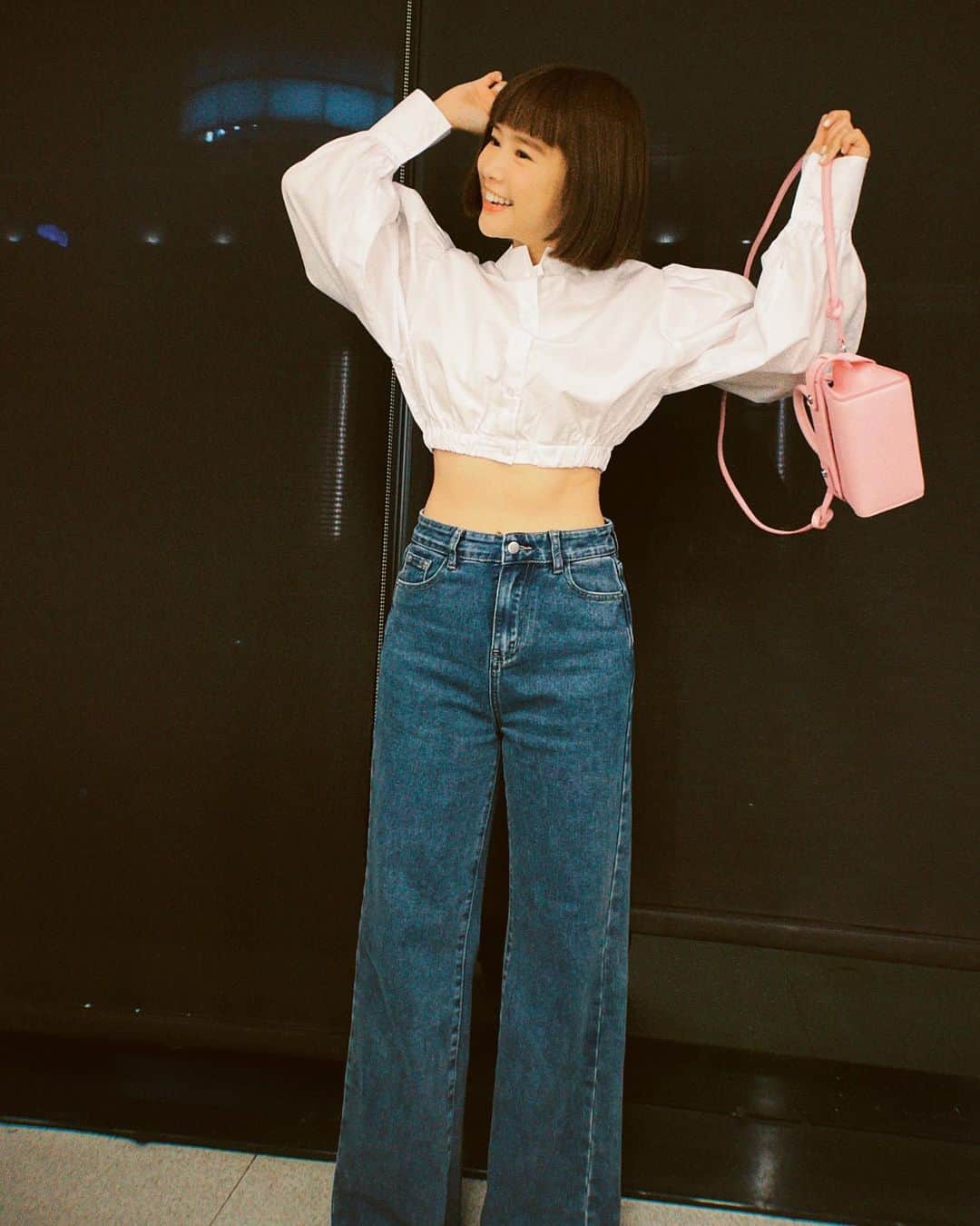 リー・ジャーインのインスタグラム：「💜自帶開心💛」