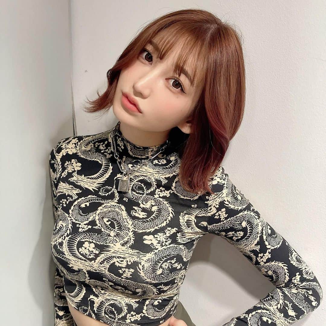 月城まゆさんのインスタグラム写真 - (月城まゆInstagram)「@welly_yuuki くんありがとう😌 ヘアカラー今回は冬っぽくほんのりぴんくのせてもらったよ🥰💞  #shibuya #hairstyle #hairstyles #ヘアカラー #暖色カラー #サロン #ヘアケア #美容」11月8日 19時15分 - xo_mayu_xo