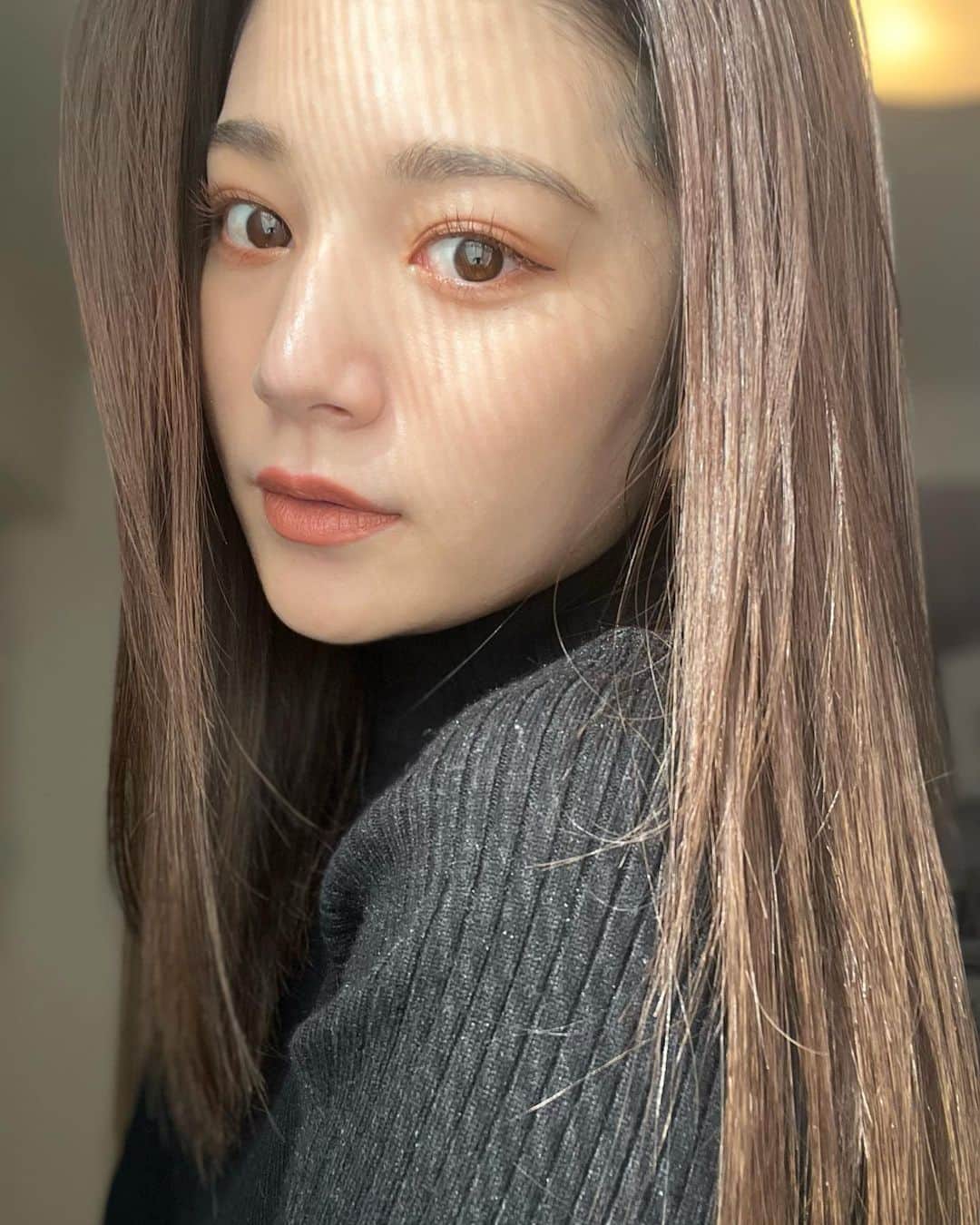 浪花ほのかのインスタグラム：「秋なのか冬なのか🍁 でも秋メイクが好きです🥰🥰」
