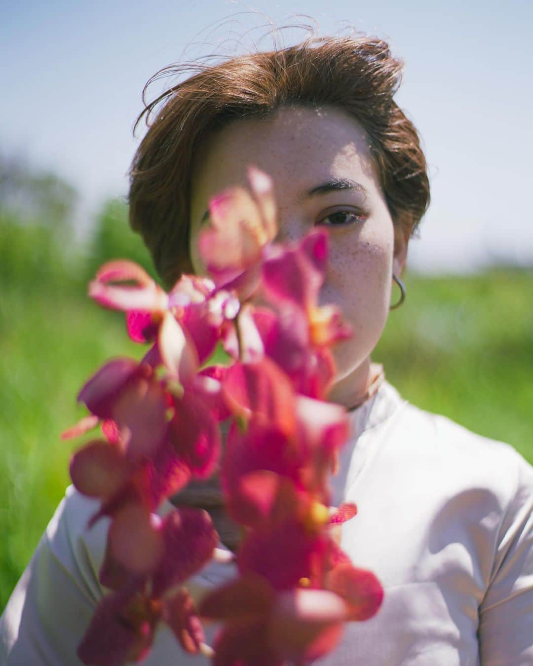 川辺辰郎のインスタグラム：「Hair make @benji_hair  camera：Sonya7s3 edit：benji preset location：futakotamagawa . . . . . .  #可愛い写真 #中目黒 #mer女子の日常 #tokyocameraclub #sonyportraits #canonixy #cherryblossoms #sonya7iiiphotography #桜 #sony85mm #alpha_newgeneration #デジタルでフィルムを再現したい #good_portraits_world #ポートレート女子 #宣材写真撮ります #lightroom #instagramjapan #보정 #vsco #人像写真 #桜写真 #mer #撮影依頼受付中 #소니이미지갤러리📸」