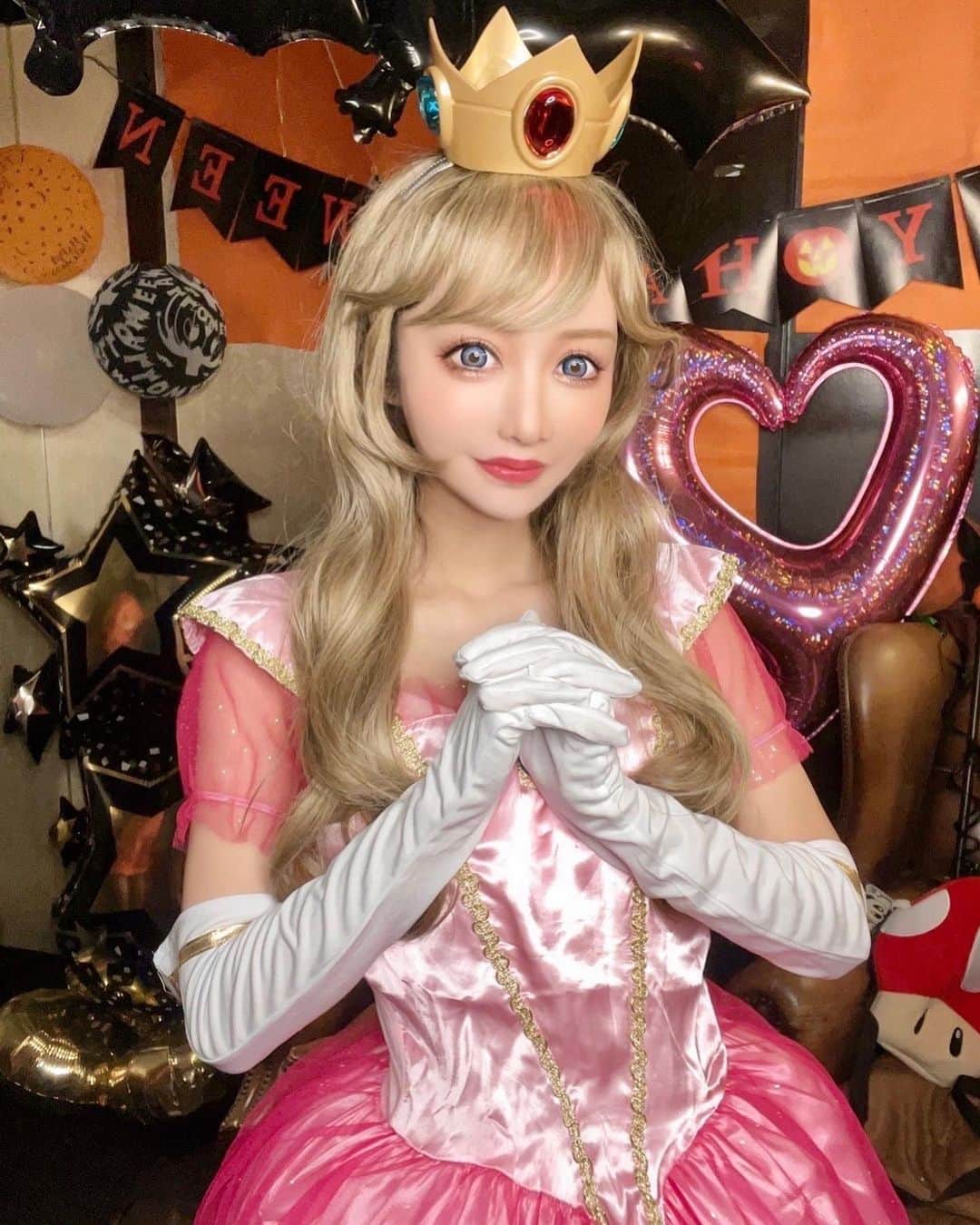 のインスタグラム：「. ピーチ姫👸🏼🍑 . #halloween  #halloween2021  #supermario  #ハロウィンコスプレ  #ピーチ姫 #nintendo」