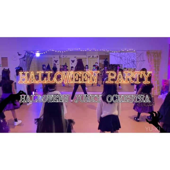 二見夕貴のインスタグラム：「. Halloween Dance✴︎ 🎃🦇. * ※ 時差🙏🏻  低学年ver.  ♬ HALLOWEEN PARTY 　// HALLOWEEN JUNKY ORCHESTRA  ハロウィンレッスン限定の振付☺︎ こちらも普段より大幅に長く落として 覚えるトレーニングに◎  #kidsdanceclass #kidsdance #halloweendance #danceinstructor #choreographer #キッズダンスレッスン #キッズダンス #小学生ダンス #ハロウィンダンス #キッズ仮装 #ダンス講師 #振付師」