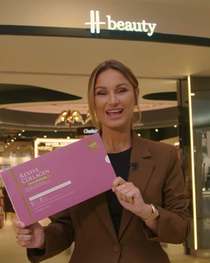 サム・フェアーズのインスタグラム：「This is a pinch me moment ✨ I’m so proud to announce @revivecollagen in now being stocked at @harrodsbeauty 🎉 Seeing my own brand on the shelves in store today is such a surreal moment for me. I want to thank you all for your continued support and I’m so happy that Revive has benefitted you in so many ways 🤍 The business is growing and ever-changing so stay tuned for what’s to come soon 🙌 #mybrand #revivecollagen #exciting x」